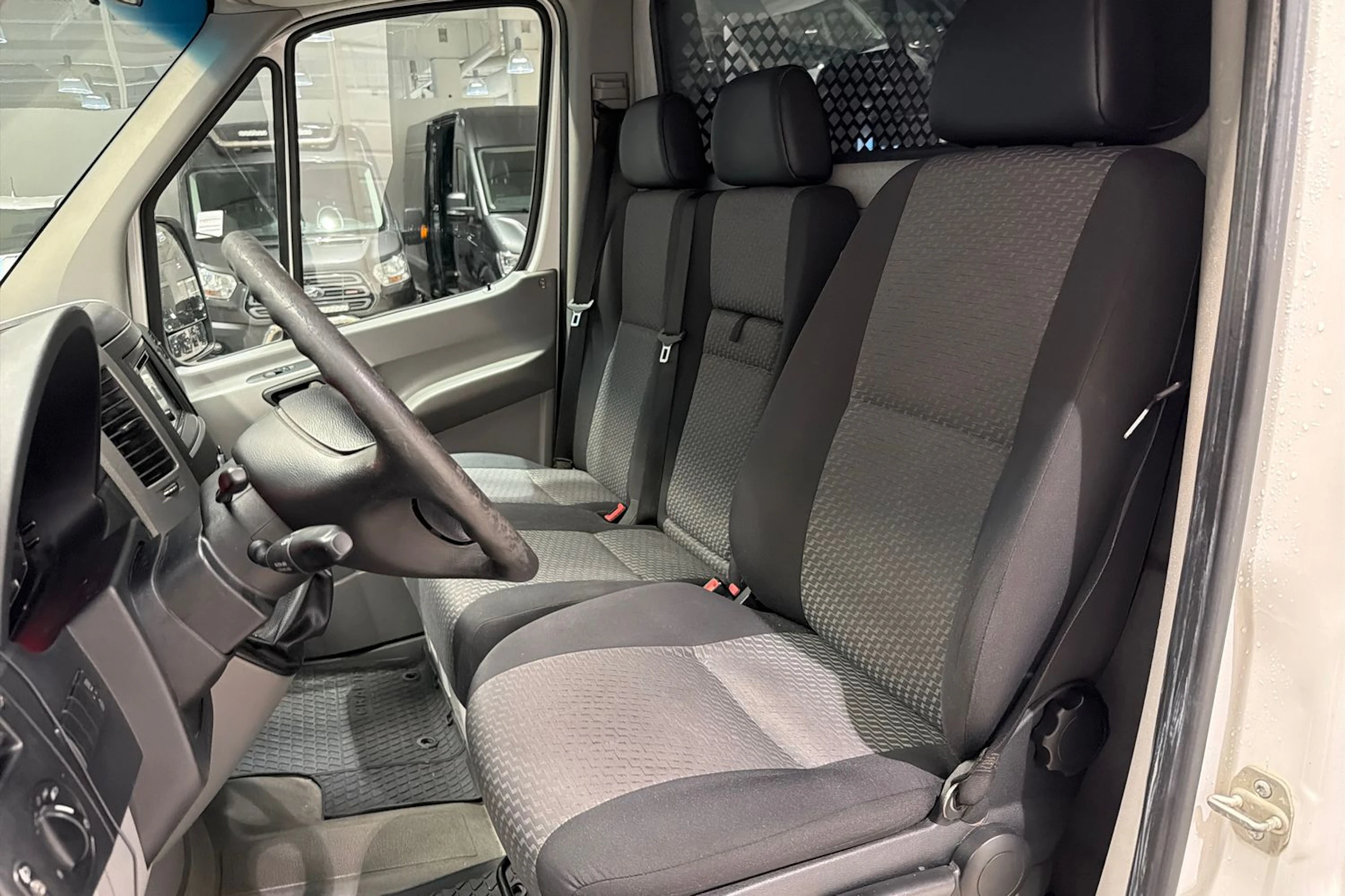 Valkoinen Volkswagen CRAFTER 2014 kuva 20.