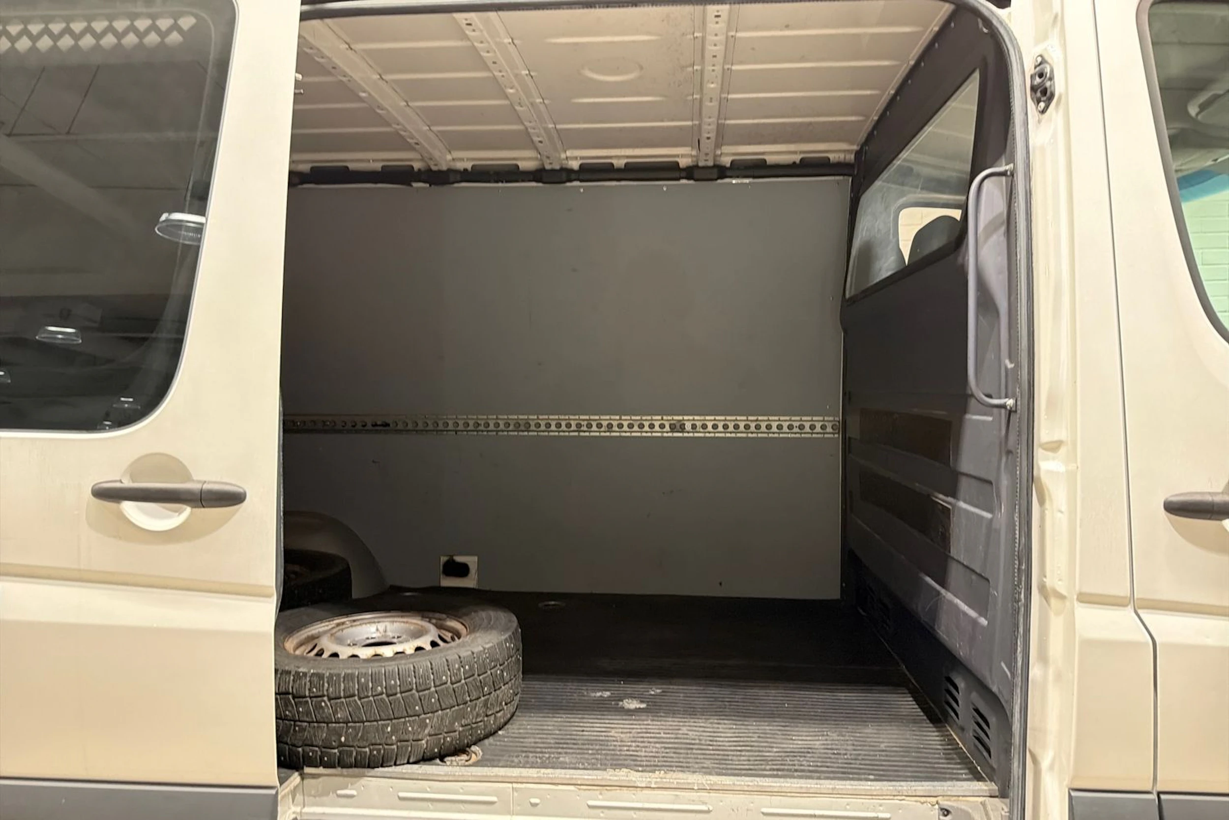 Valkoinen Volkswagen CRAFTER 2014 kuva 21.