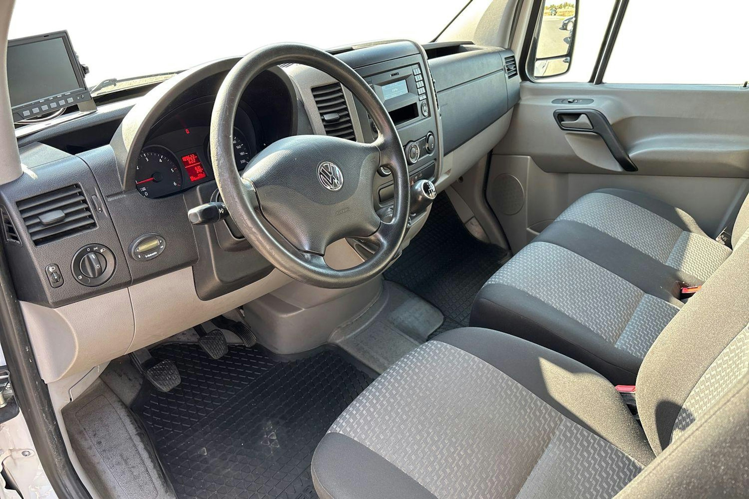 Valkoinen Volkswagen Crafter 2014 kuva 6.