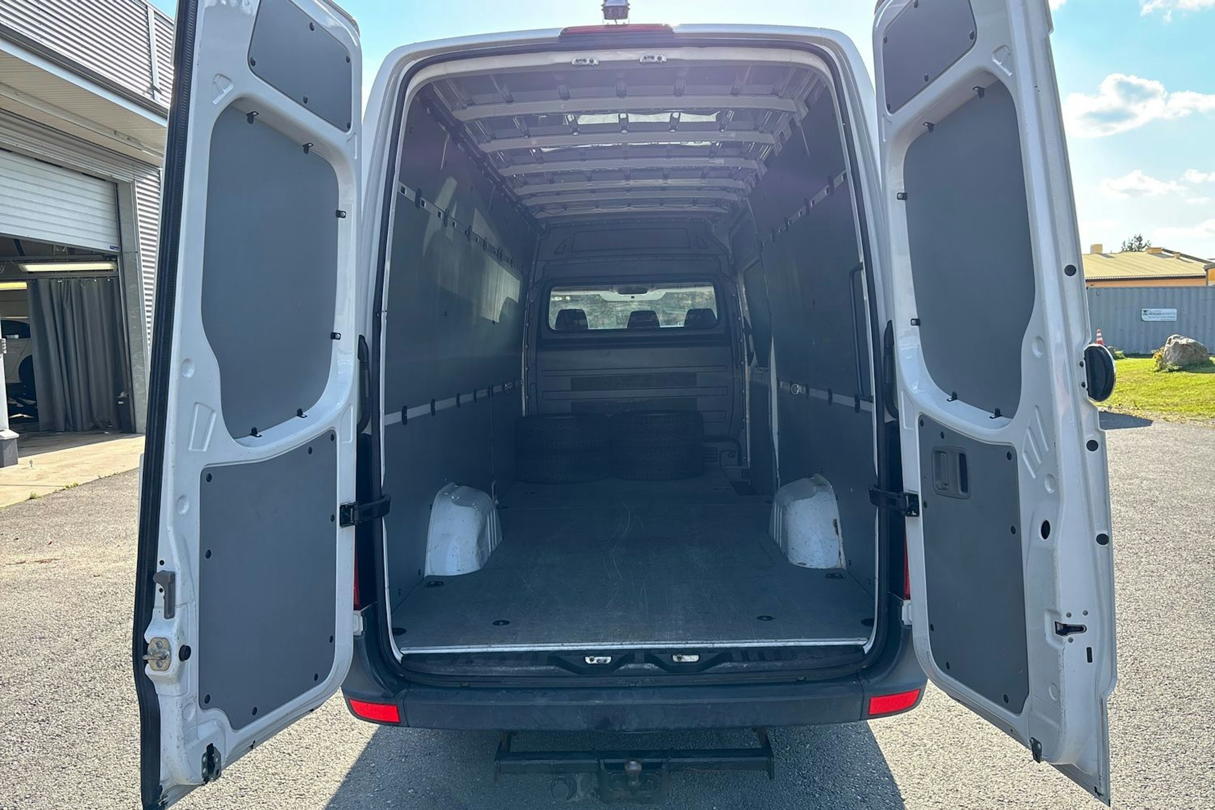 Valkoinen Volkswagen Crafter 2014 kuva 12.