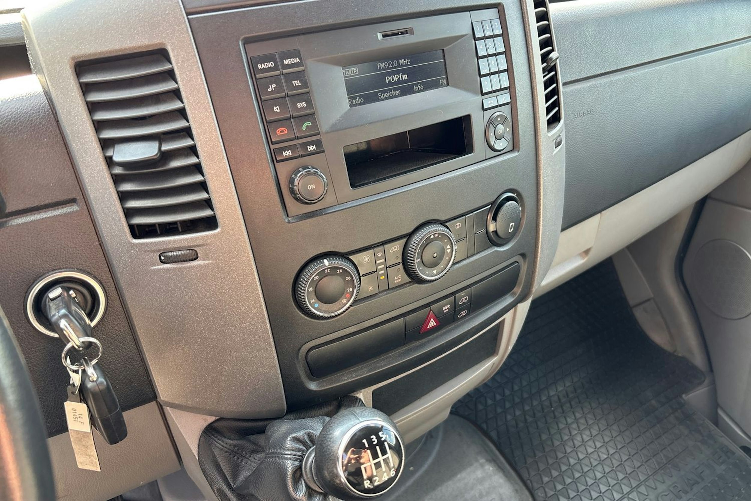 Valkoinen Volkswagen Crafter 2014 kuva 15.