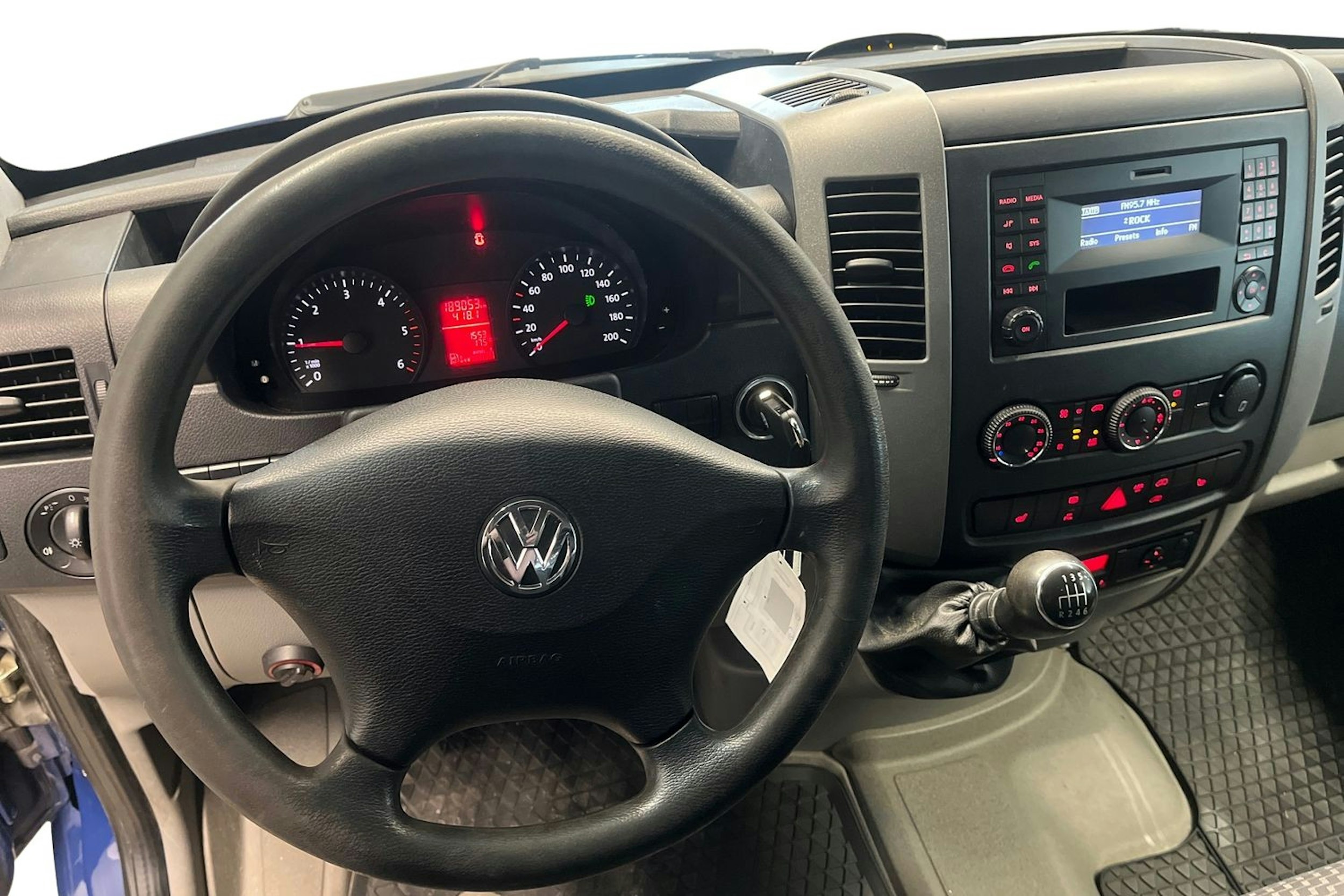 sininen Volkswagen Crafter 2014 kuva 9.