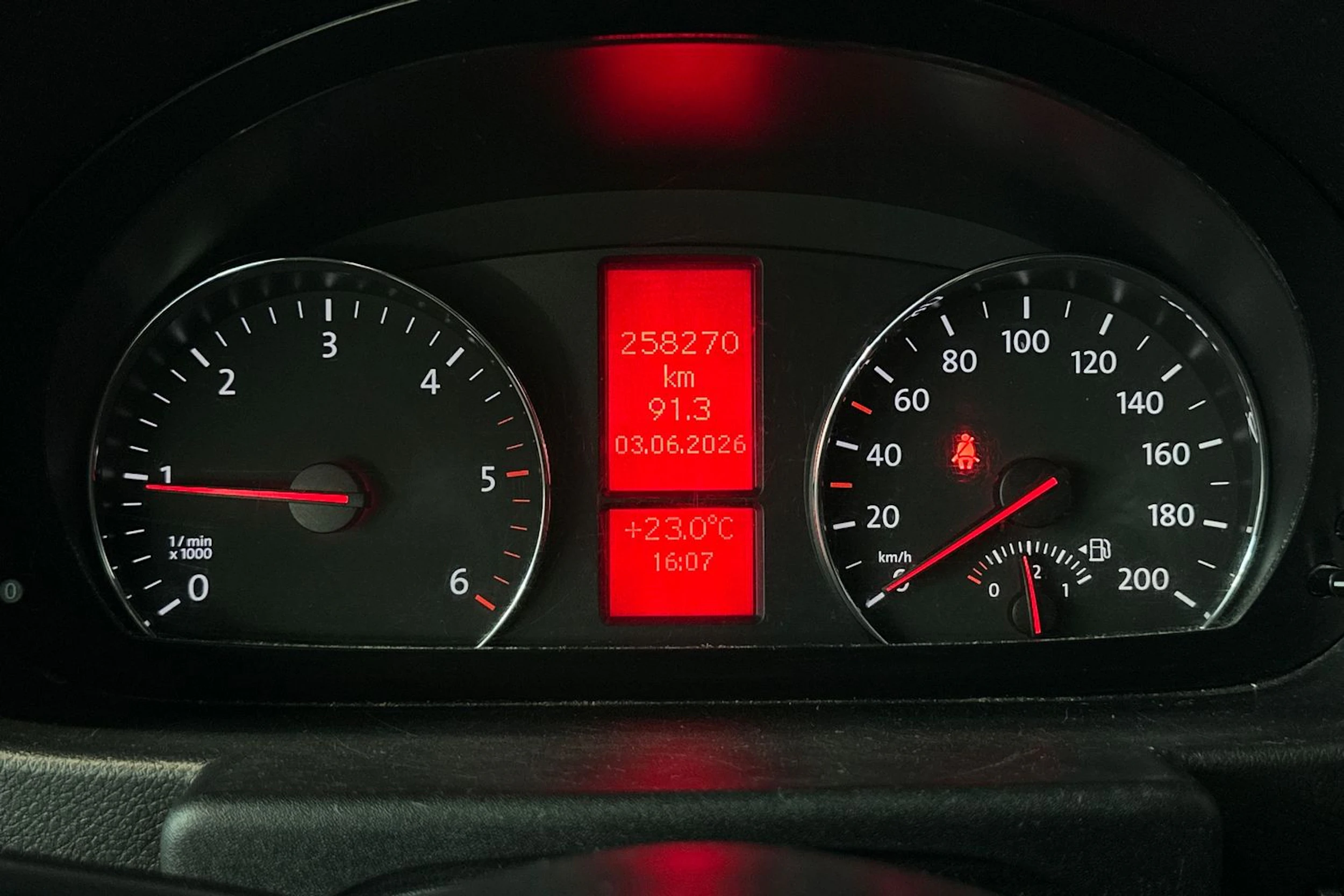 harmaa Volkswagen Crafter 2015 kuva 20.