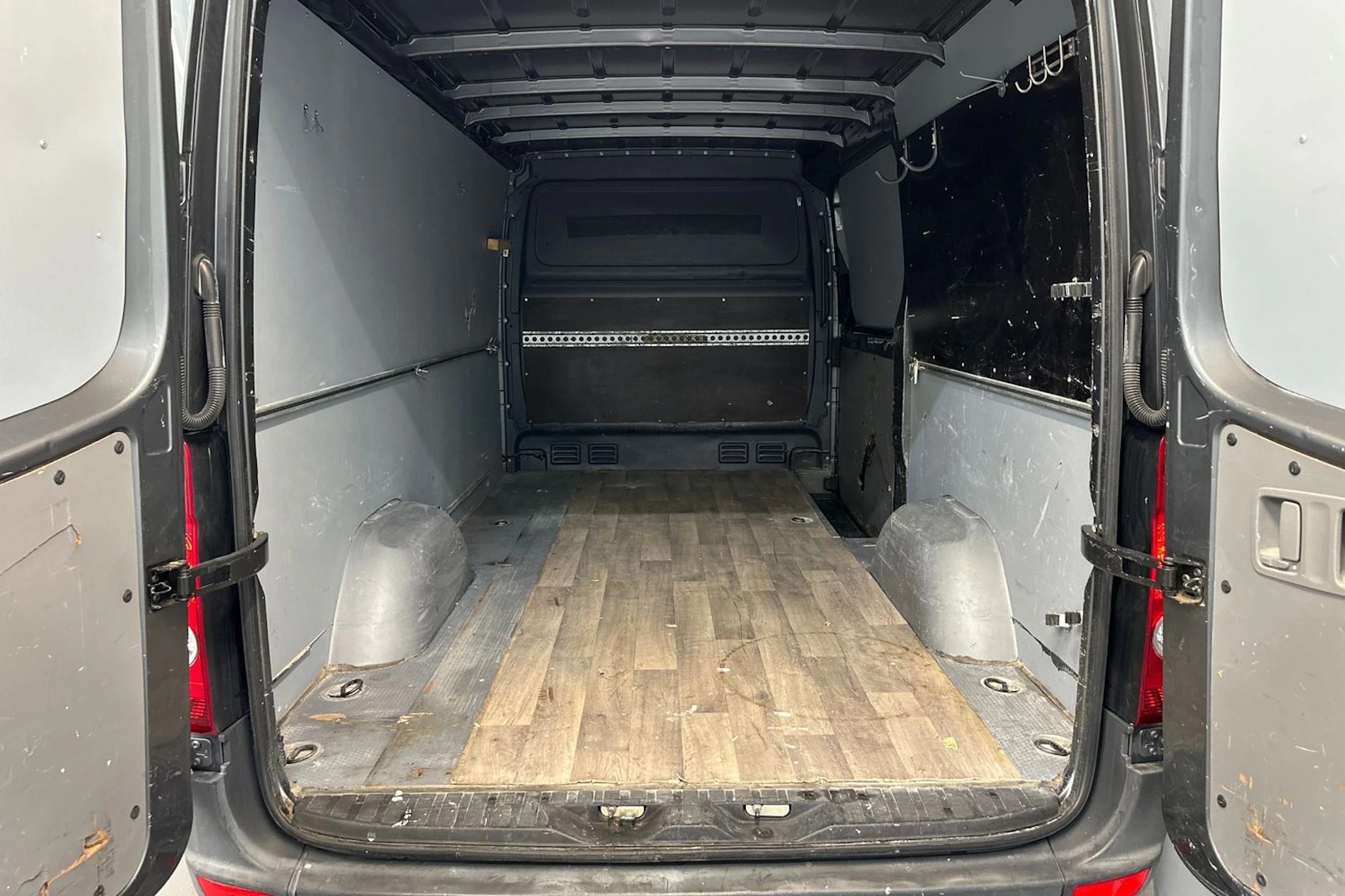 harmaa Volkswagen Crafter 2015 kuva 23.