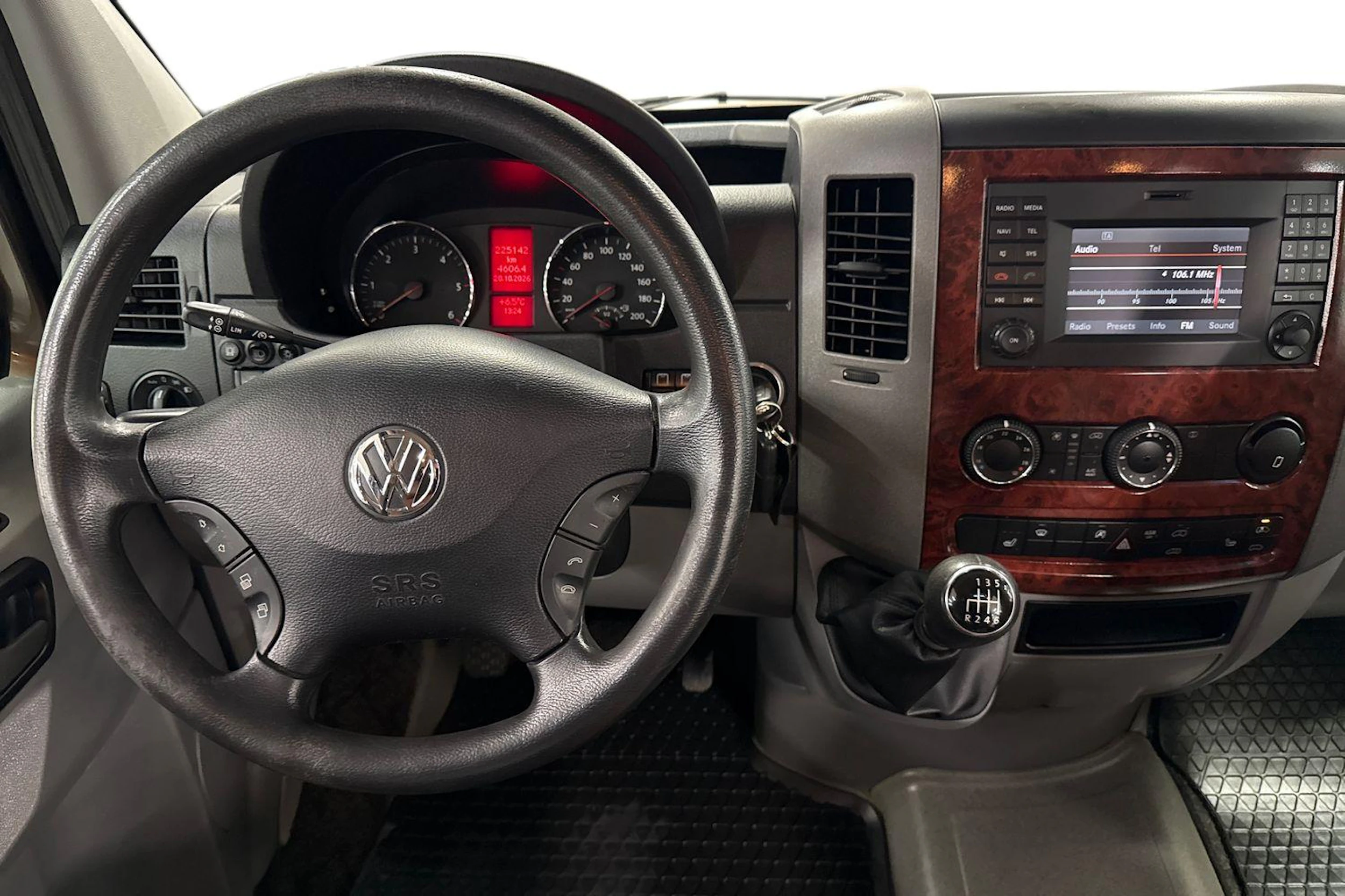 met. ruskea (beige) Volkswagen Crafter 2015 kuva 9.