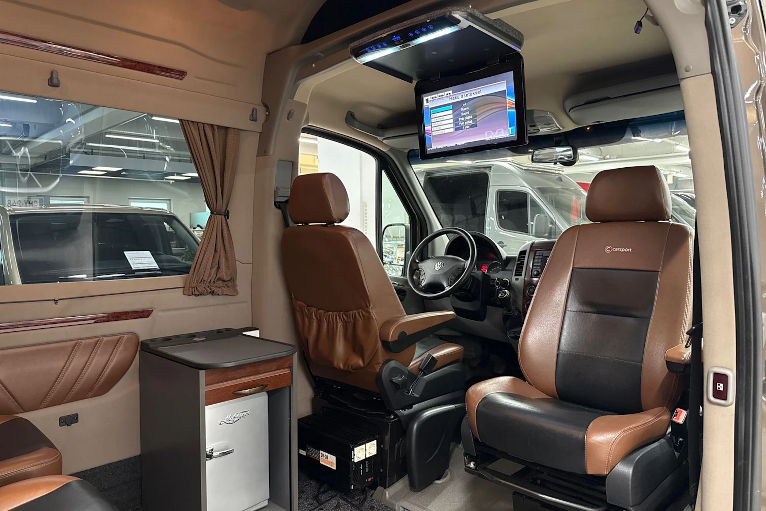 met. ruskea (beige) Volkswagen Crafter 2015 kuva 15.