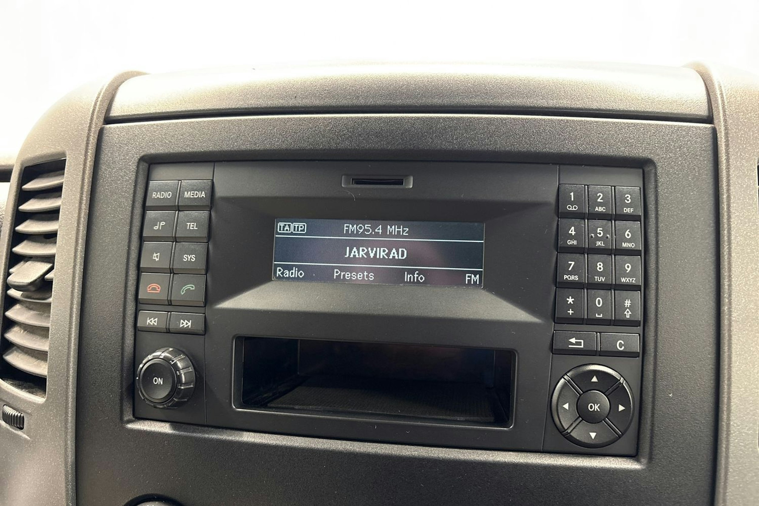 valkoinen Volkswagen Crafter 2015 kuva 15.