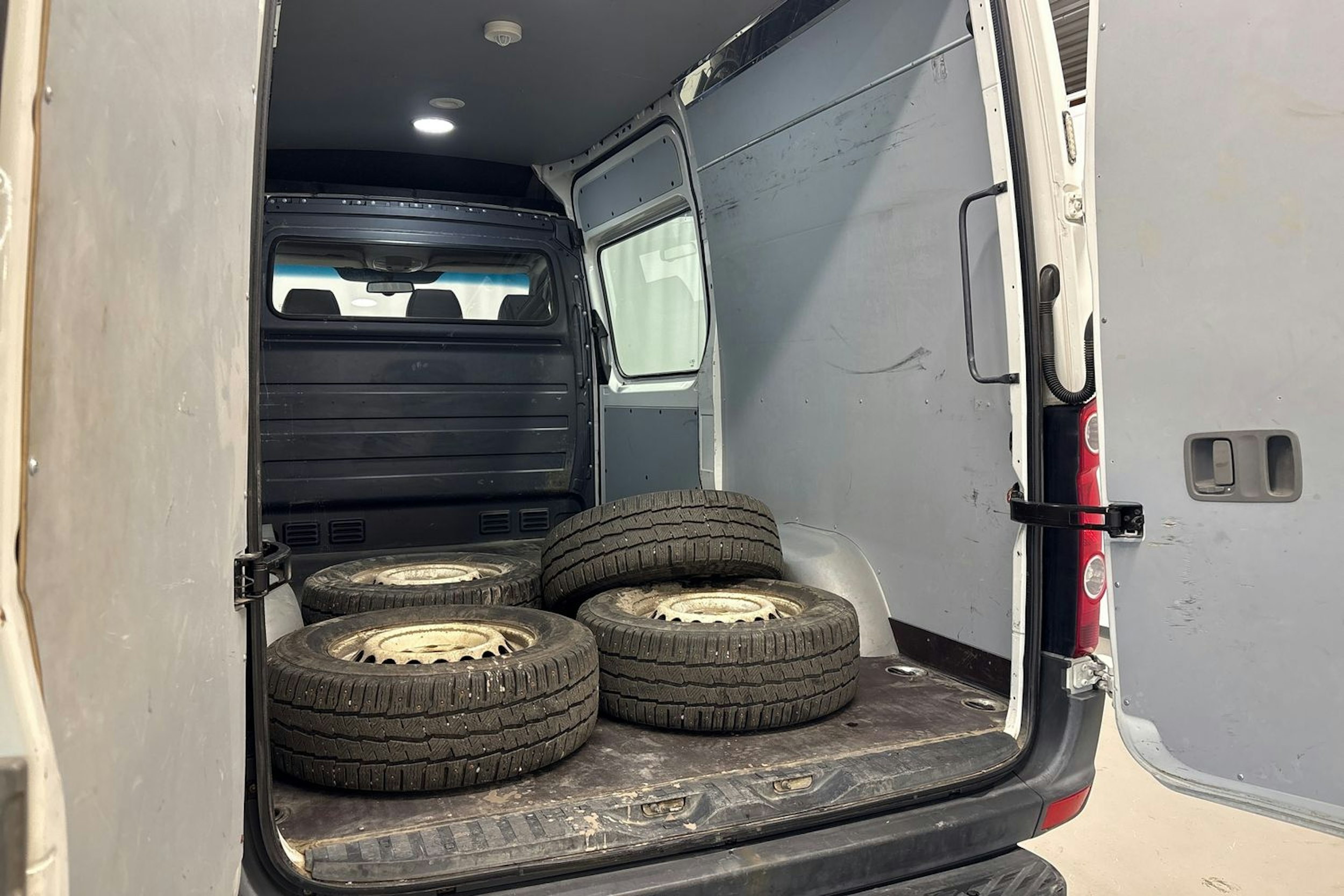 valkoinen Volkswagen Crafter 2015 kuva 22.
