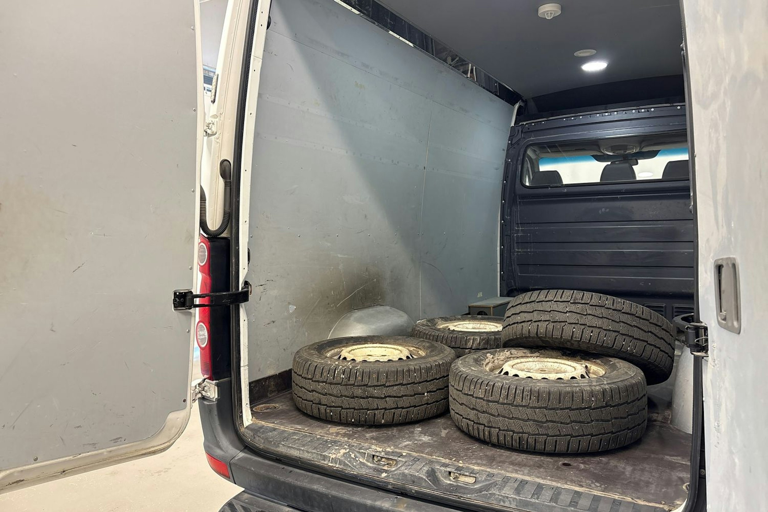 valkoinen Volkswagen Crafter 2015 kuva 23.