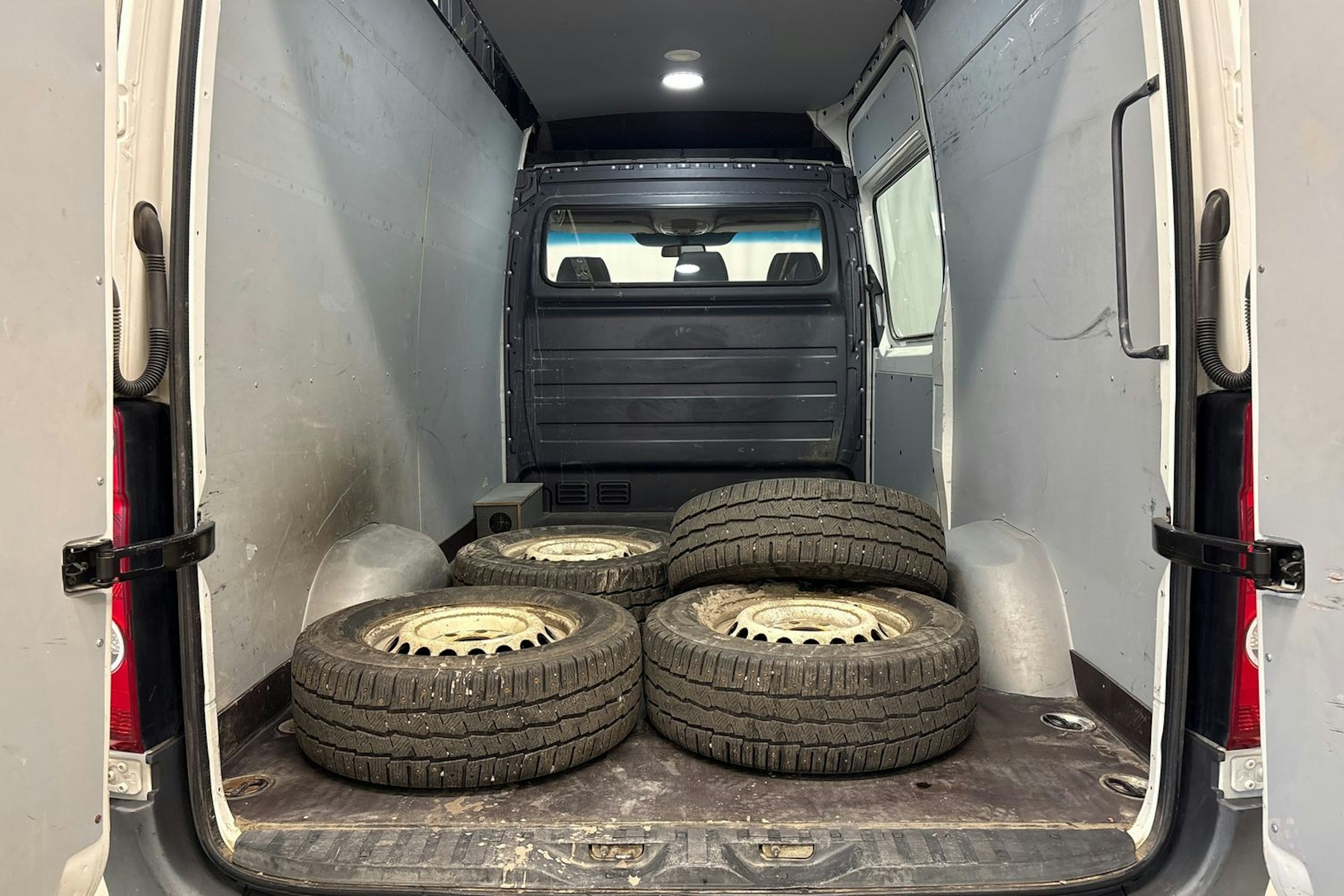 valkoinen Volkswagen Crafter 2015 kuva 24.