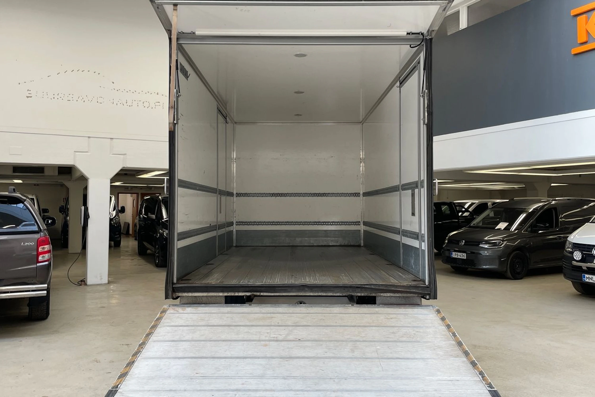 valkoinen Volkswagen Crafter 2015 kuva 13.