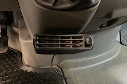 valkoinen Volkswagen Crafter 2015 kuva 21.