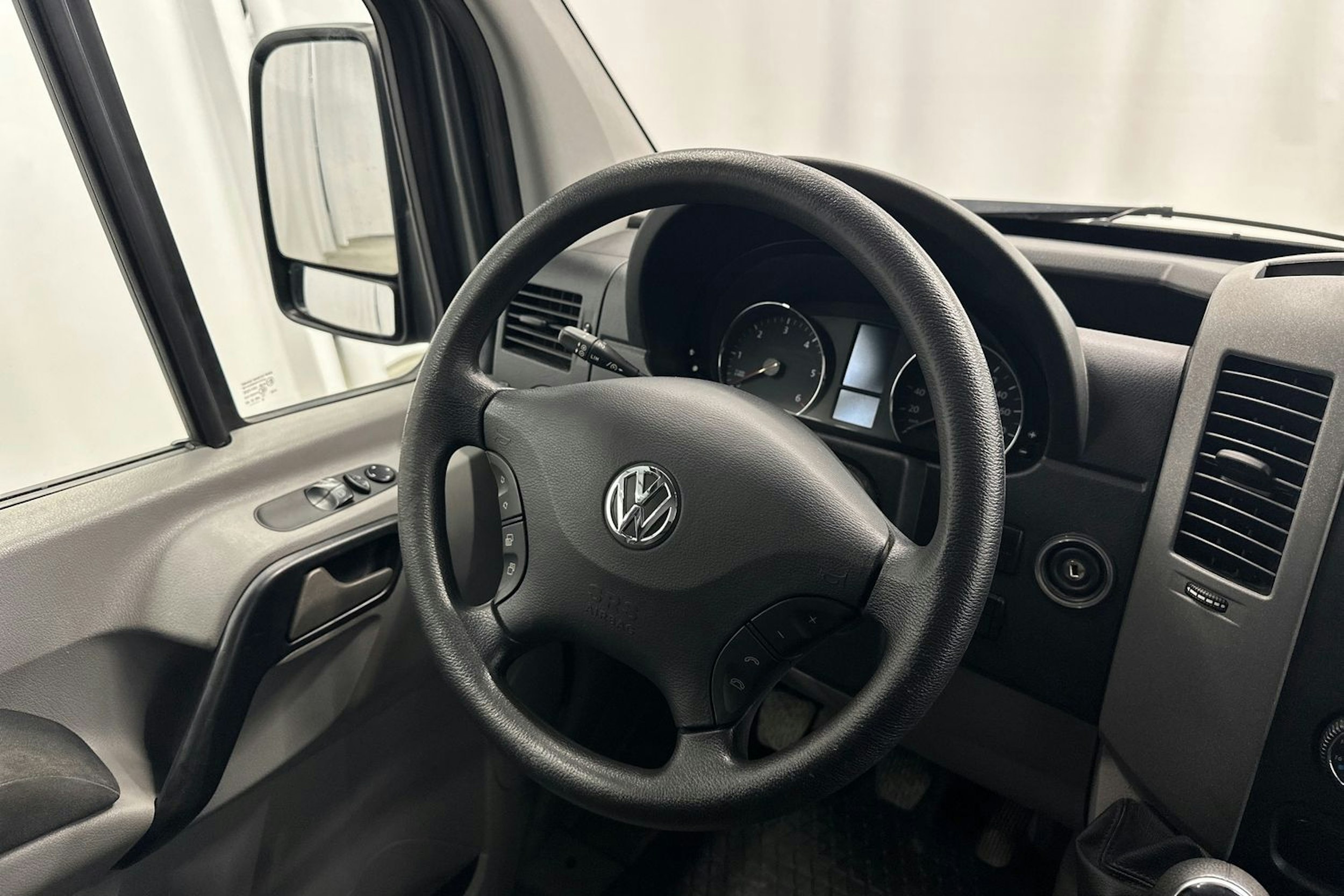 harmaa Volkswagen Crafter 2016 kuva 13.