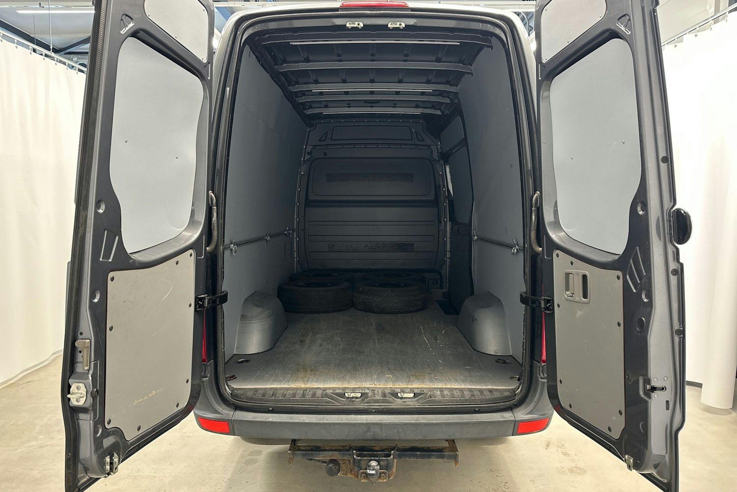 harmaa Volkswagen Crafter 2016 kuva 23.