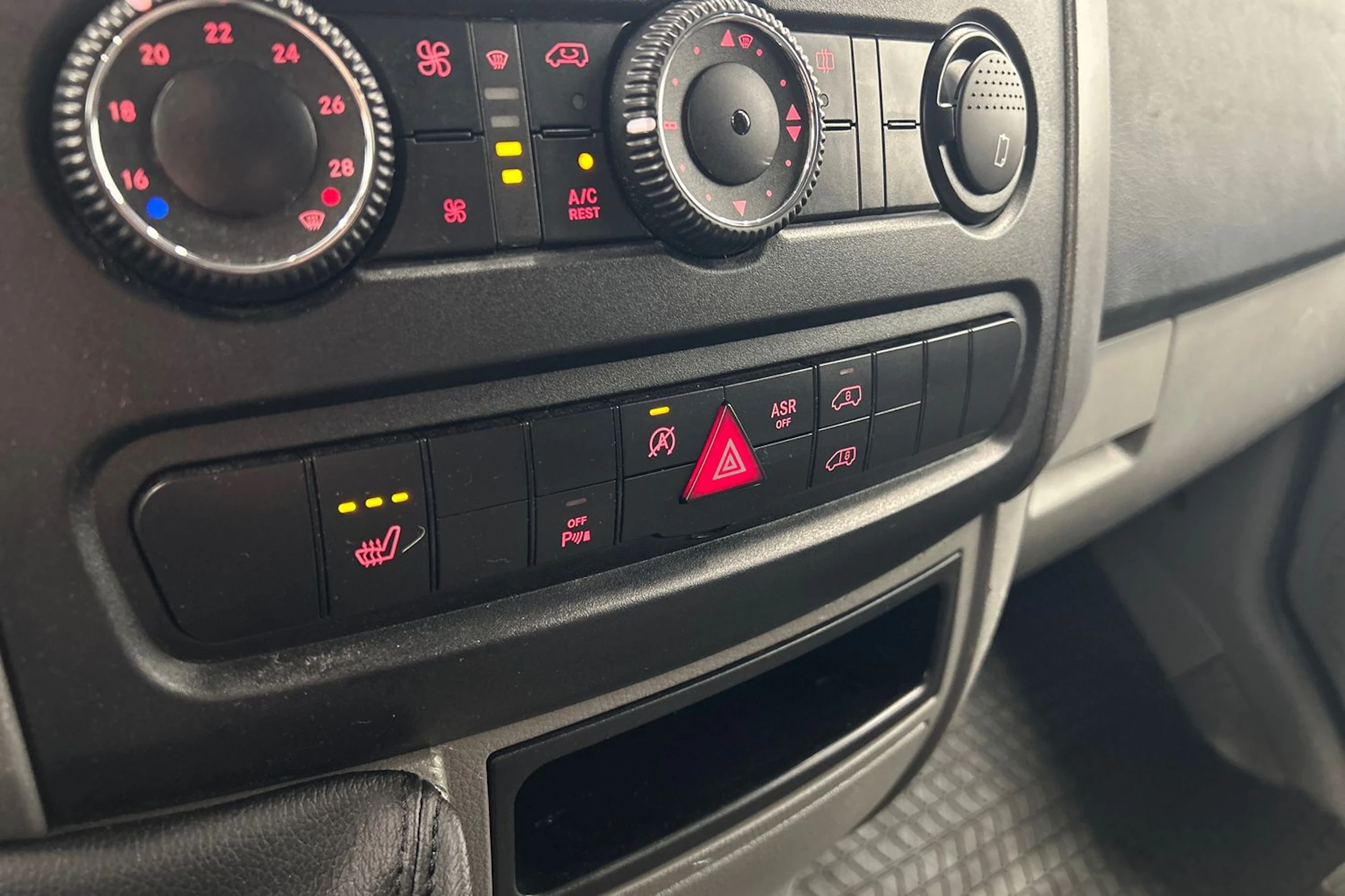 valkoinen Volkswagen Crafter 2016 kuva 14.