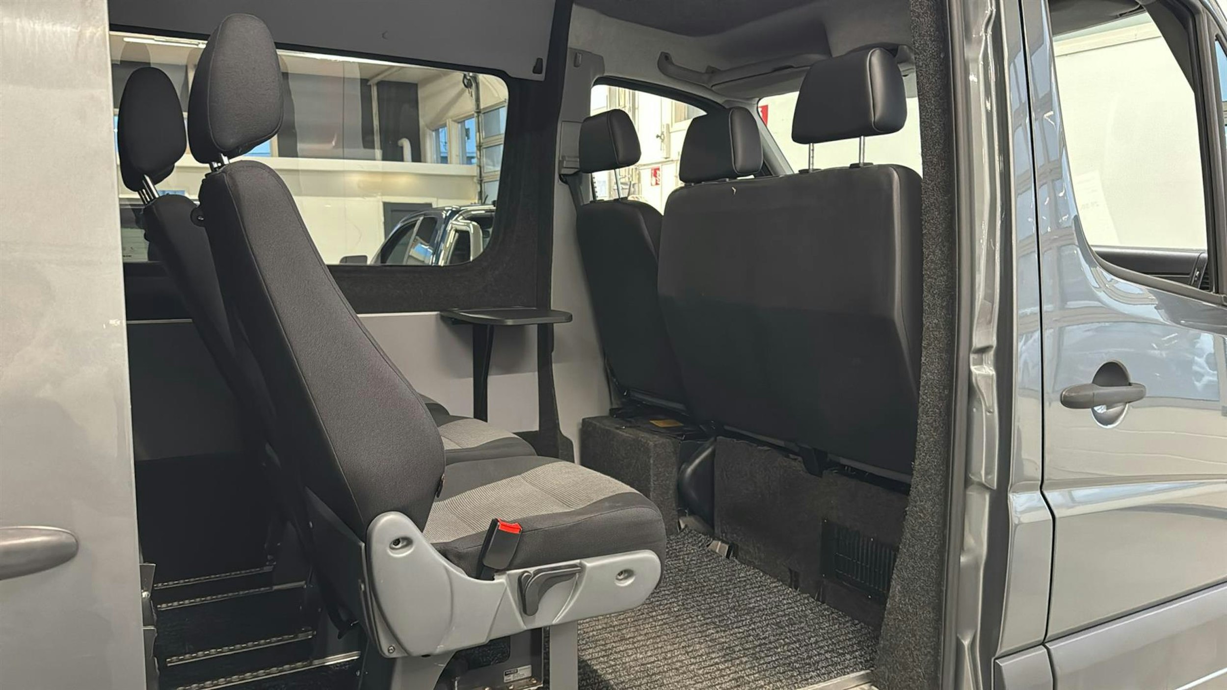 Harmaa Volkswagen Crafter 2016 kuva 9.