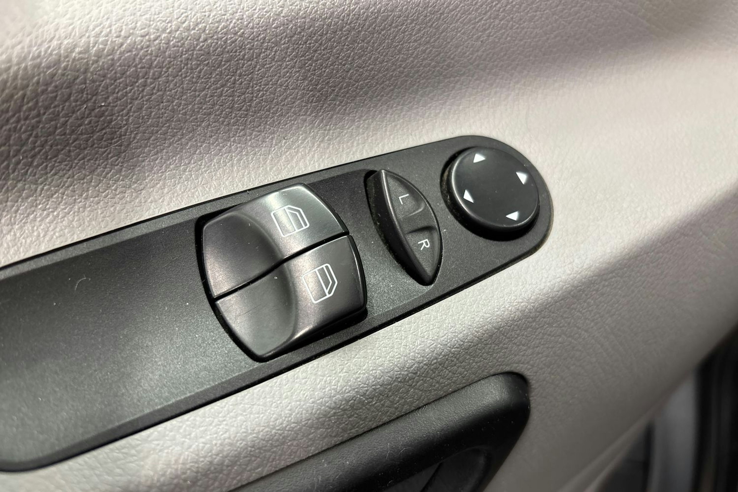 Harmaa Volkswagen Crafter 2016 kuva 16.