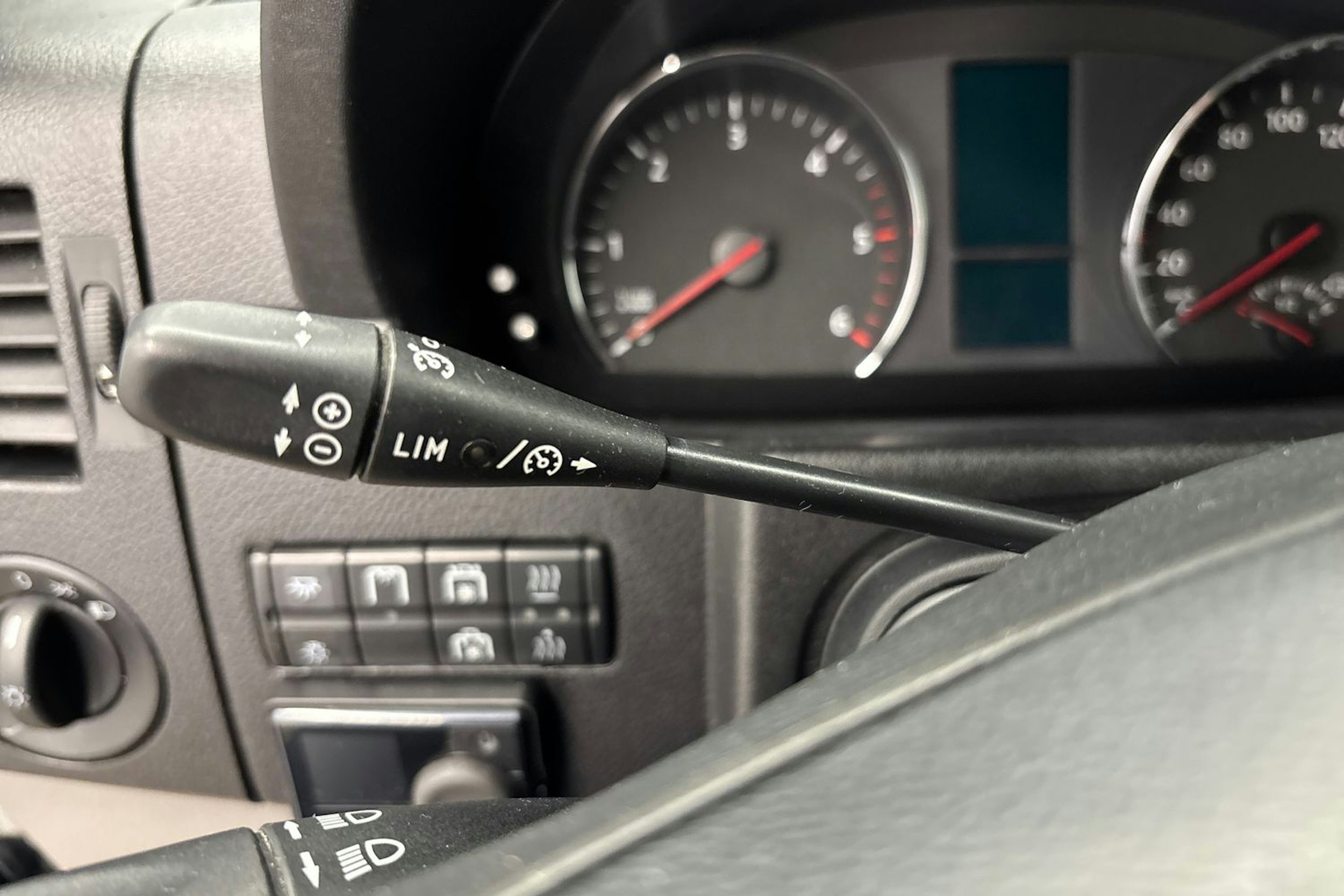 Harmaa Volkswagen Crafter 2016 kuva 20.