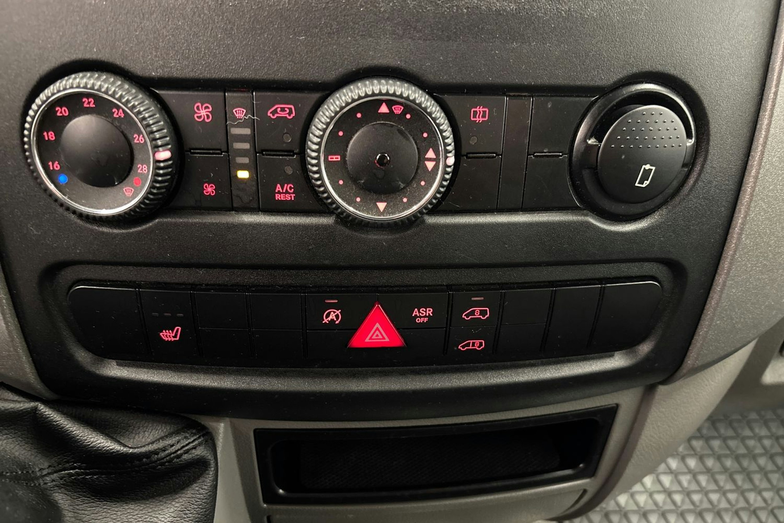 Harmaa Volkswagen Crafter 2016 kuva 22.