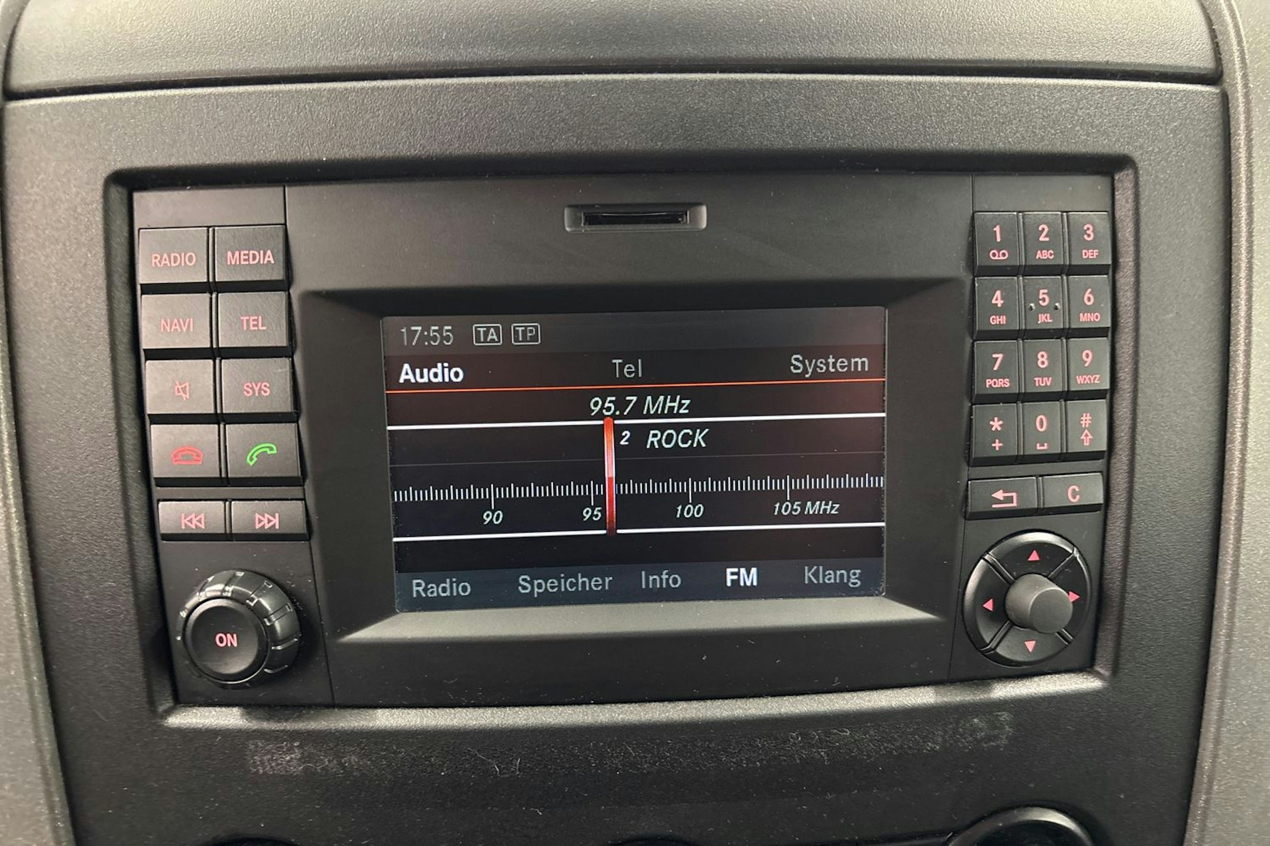 Harmaa Volkswagen Crafter 2016 kuva 23.