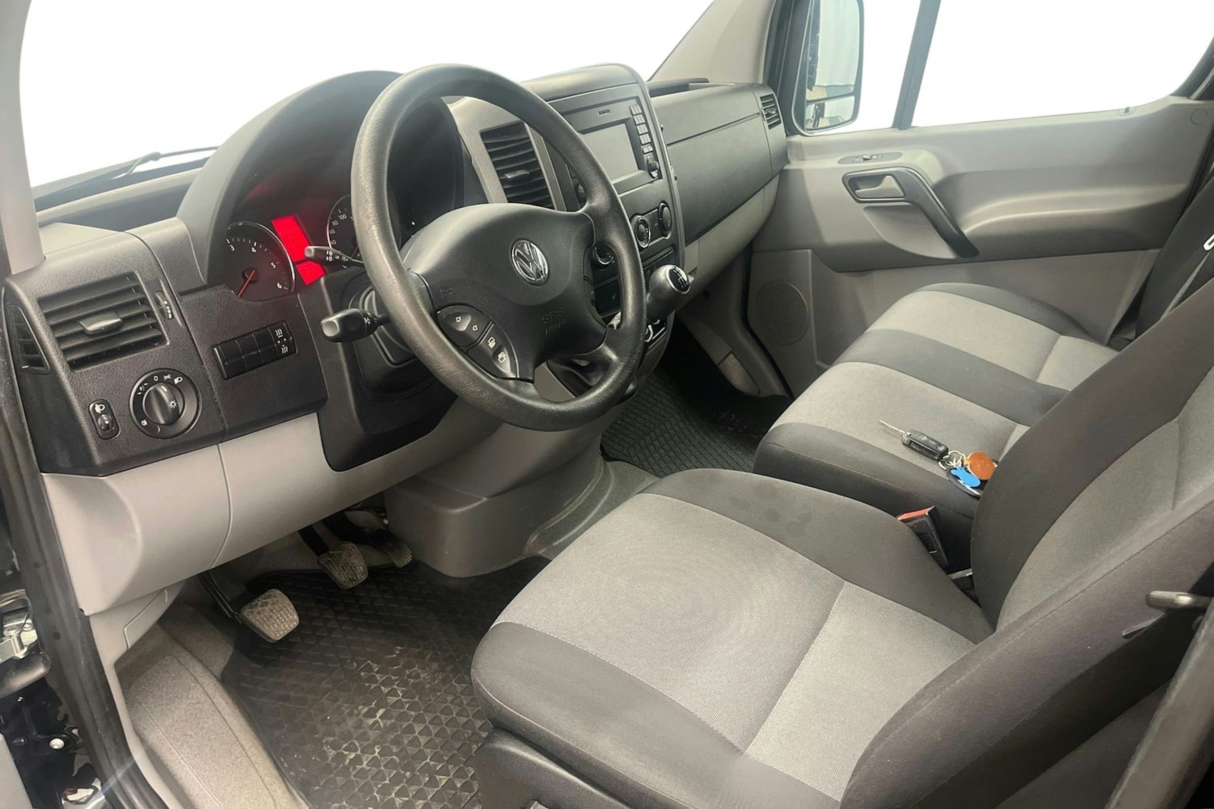 musta Volkswagen Crafter 2016 kuva 7.