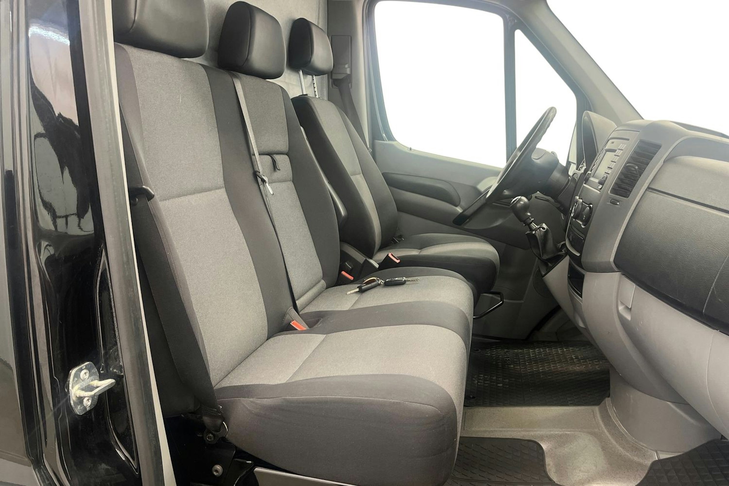 musta Volkswagen Crafter 2016 kuva 10.