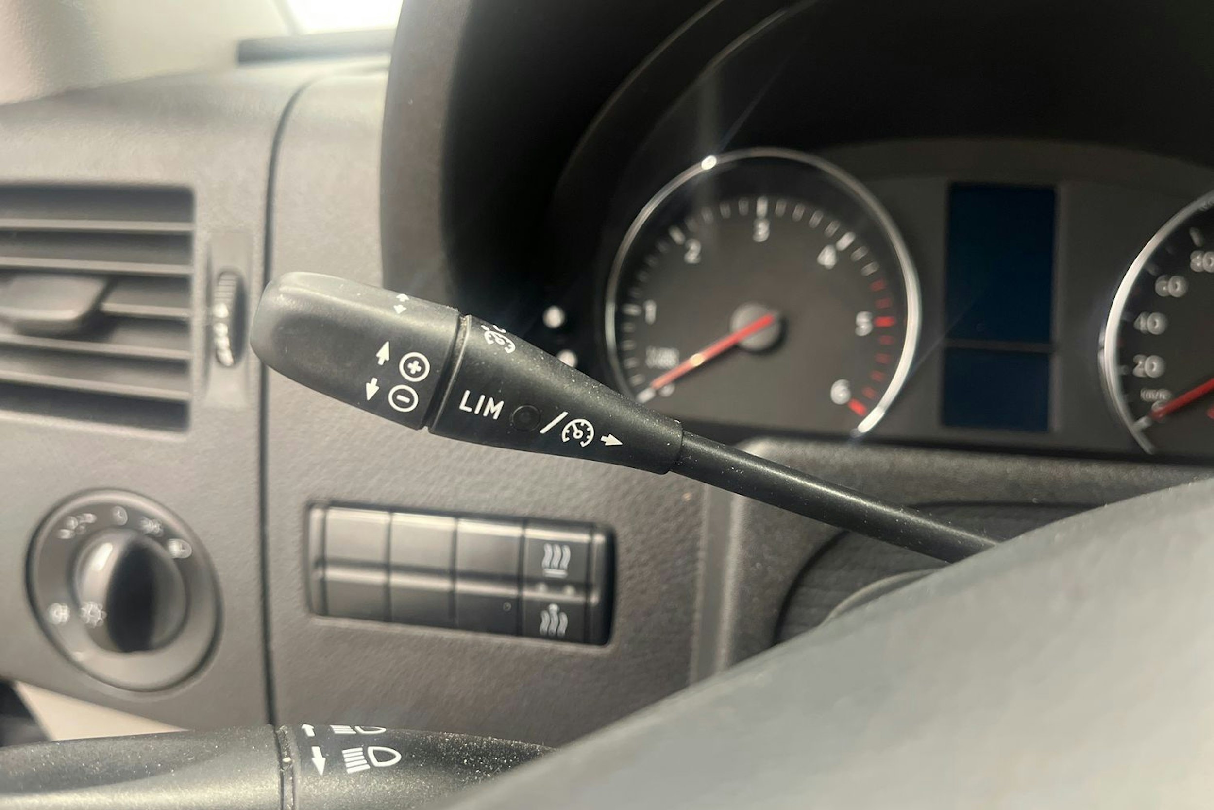 musta Volkswagen Crafter 2016 kuva 17.
