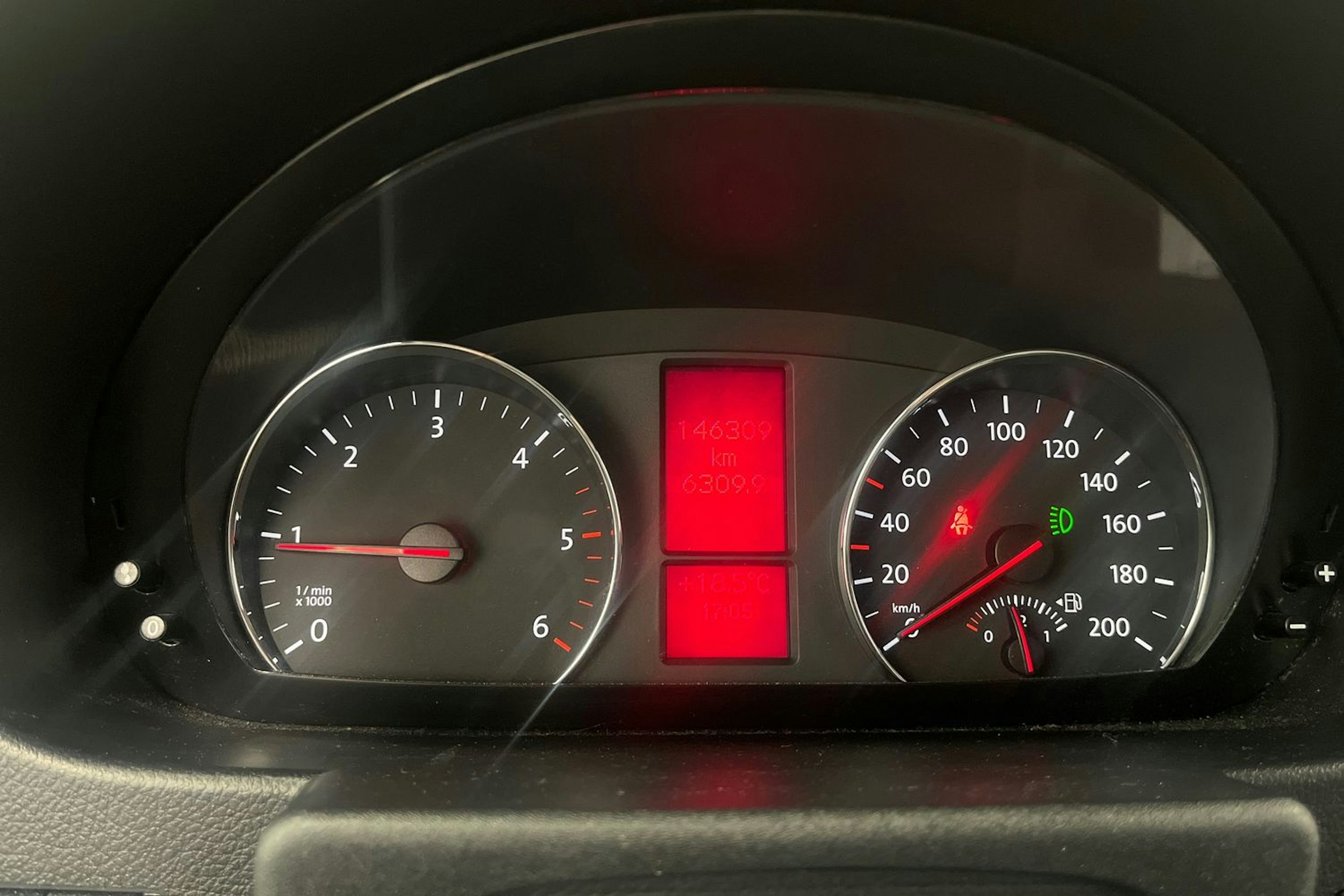 musta Volkswagen Crafter 2016 kuva 18.