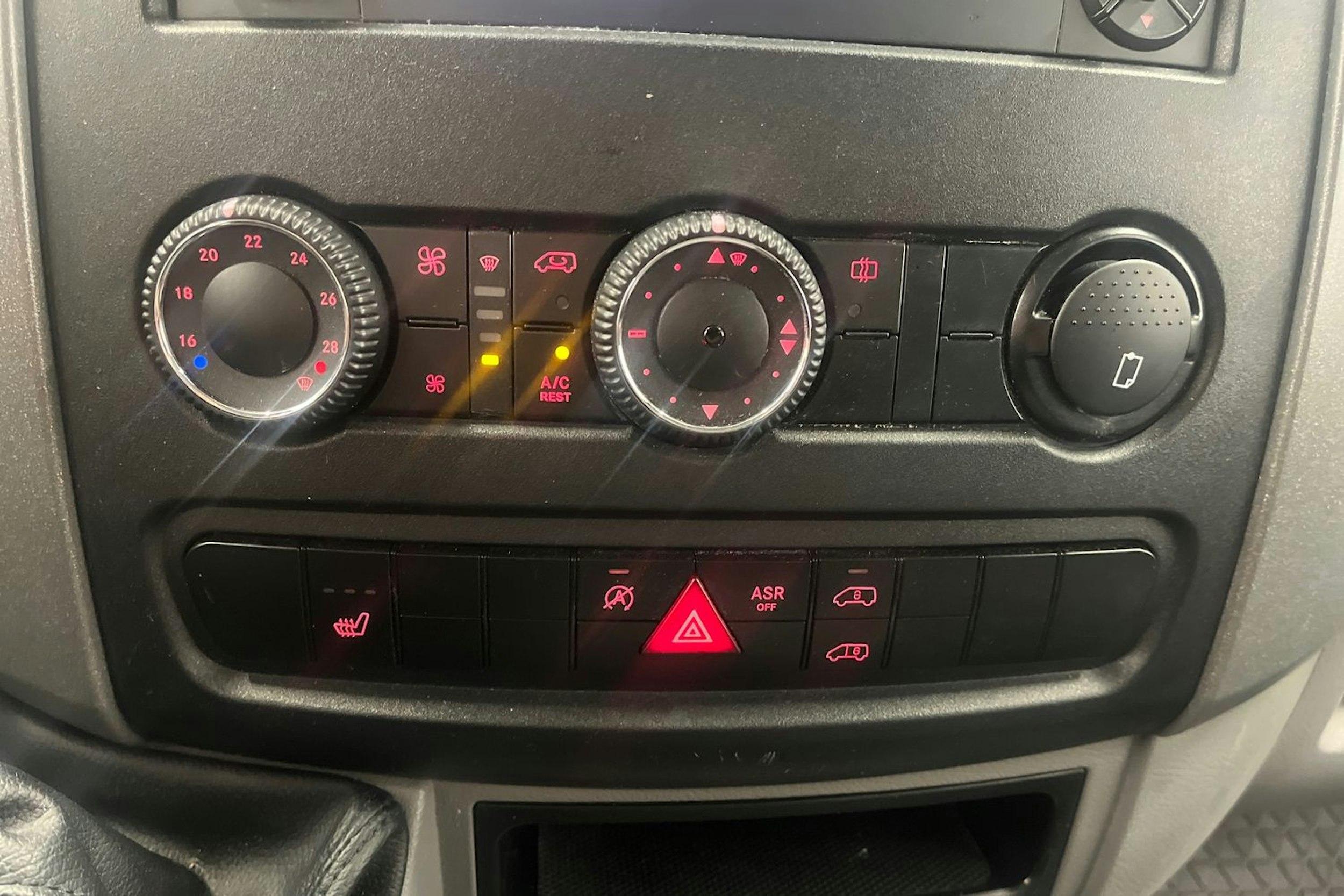 musta Volkswagen Crafter 2016 kuva 23.