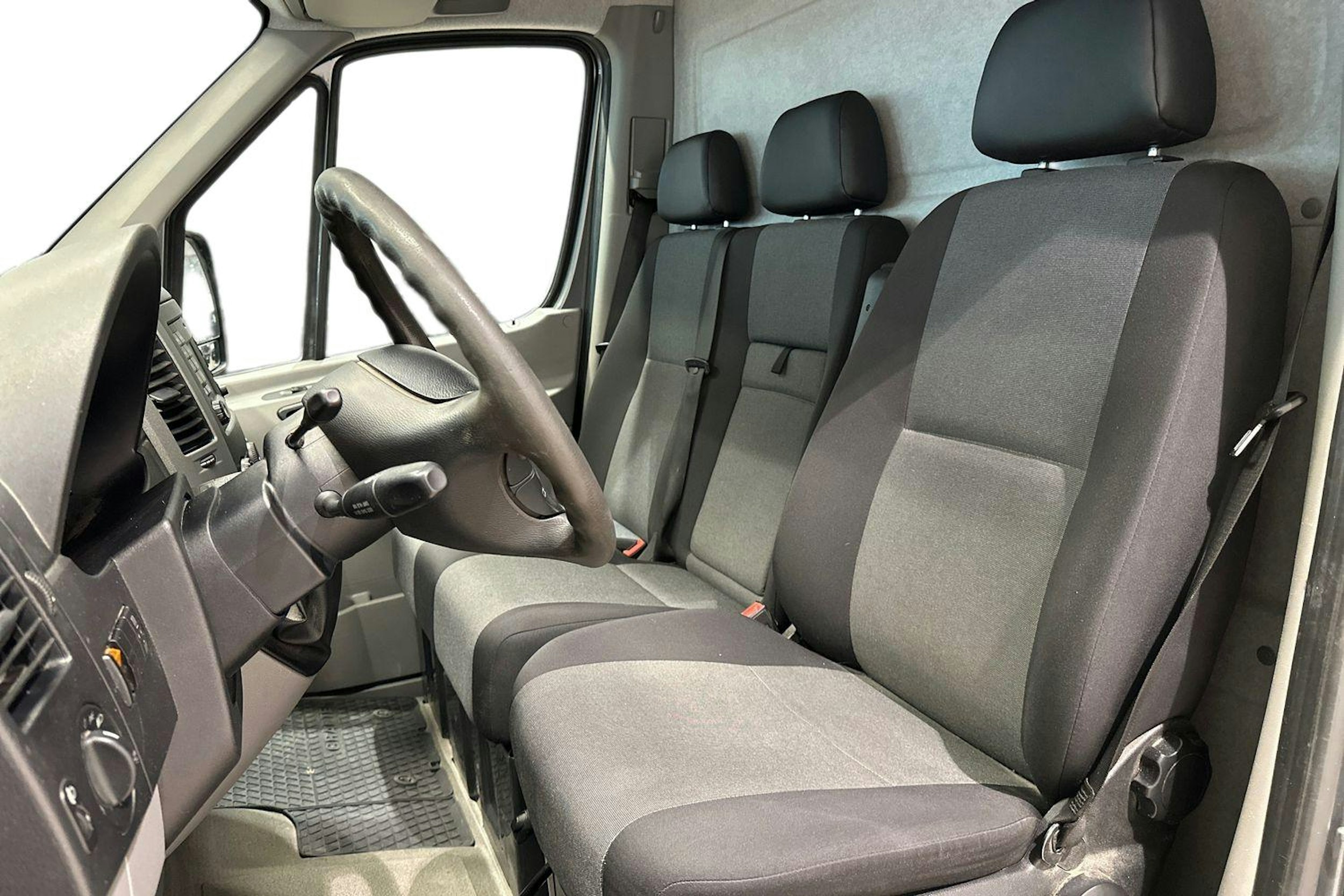 Harmaa Volkswagen CRAFTER 2016 kuva 11.