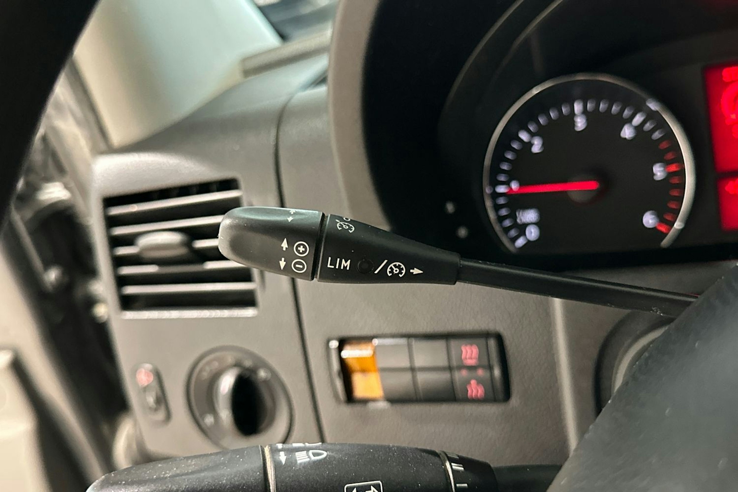 Harmaa Volkswagen CRAFTER 2016 kuva 20.