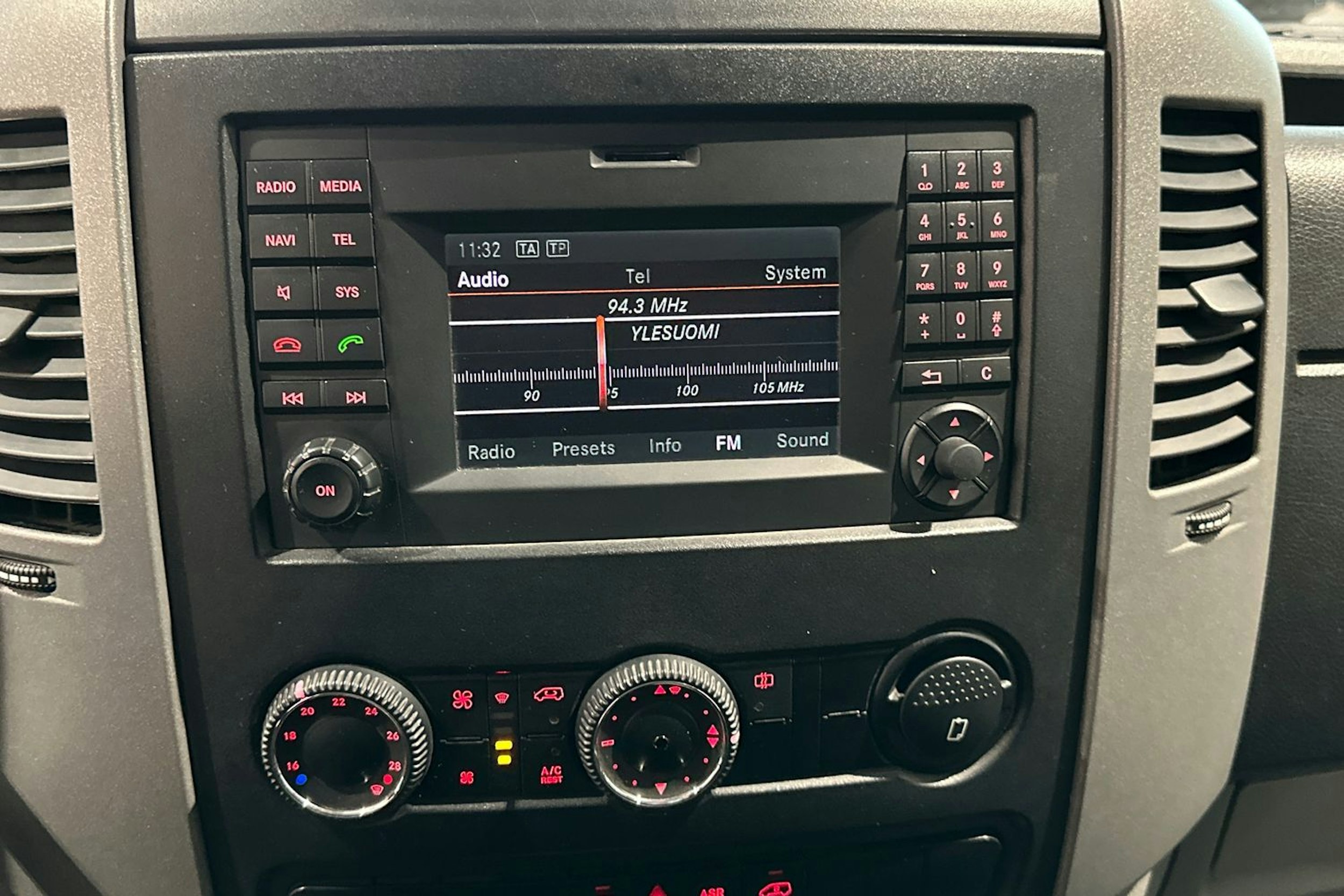 Harmaa Volkswagen CRAFTER 2016 kuva 21.