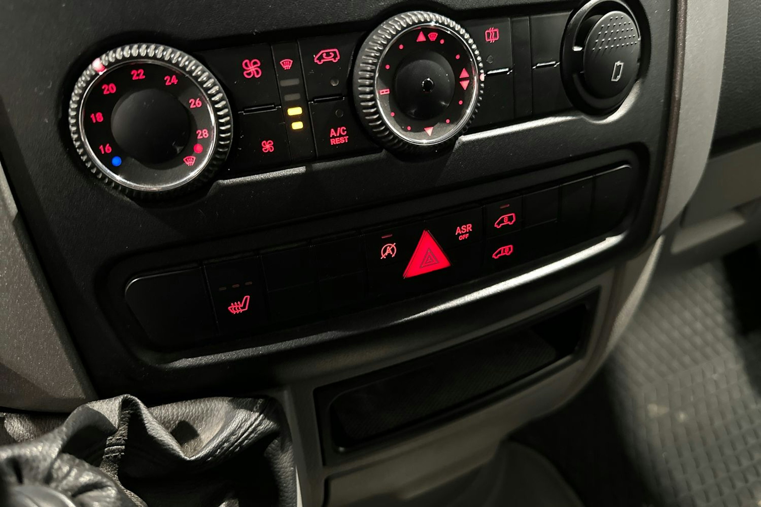 Harmaa Volkswagen CRAFTER 2016 kuva 22.