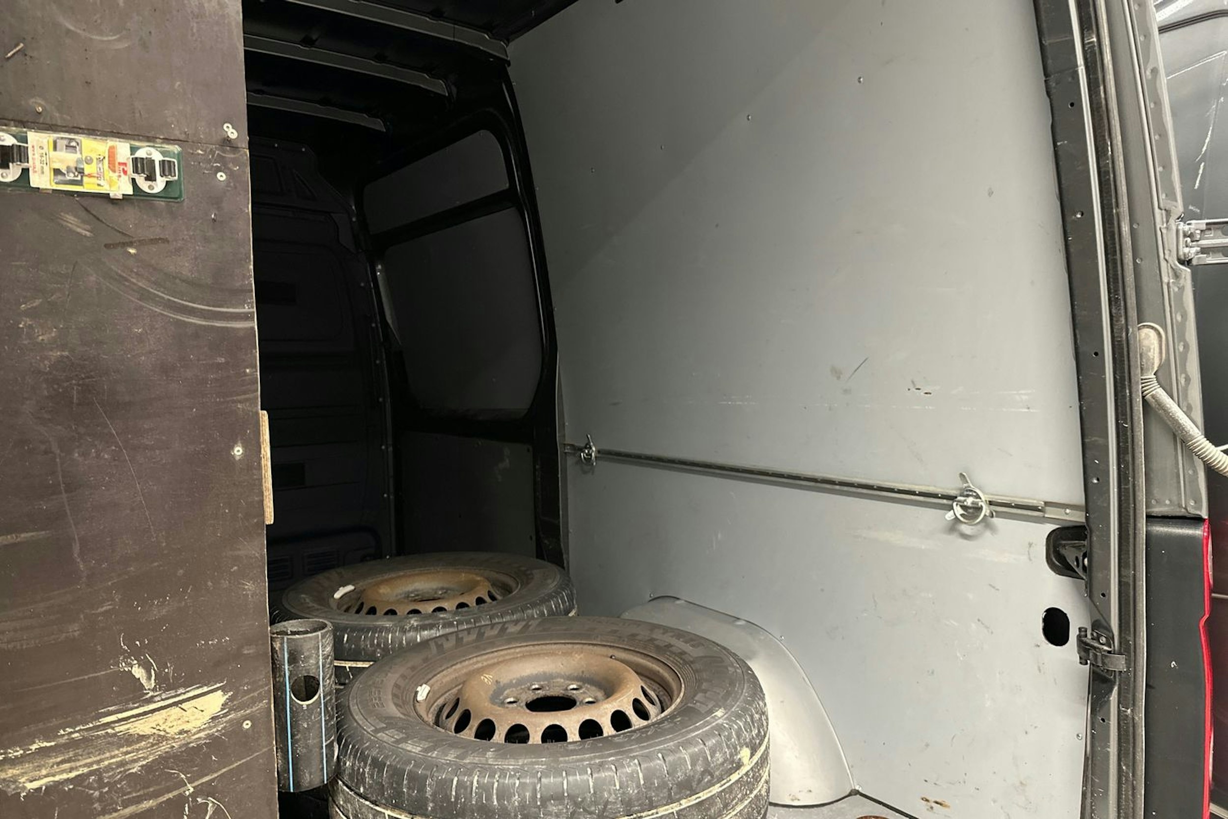 Harmaa Volkswagen CRAFTER 2016 kuva 29.