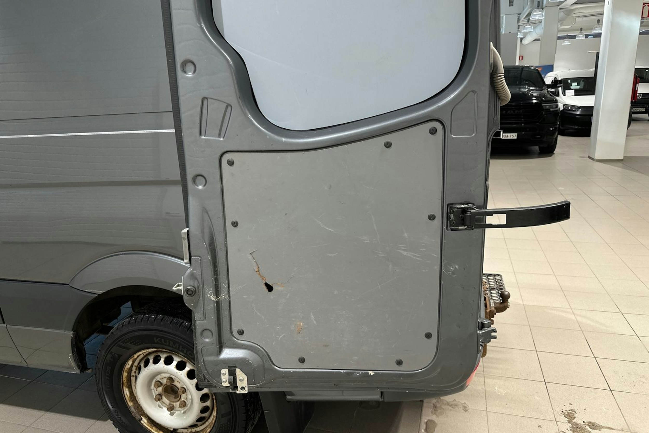 Harmaa Volkswagen CRAFTER 2016 kuva 31.