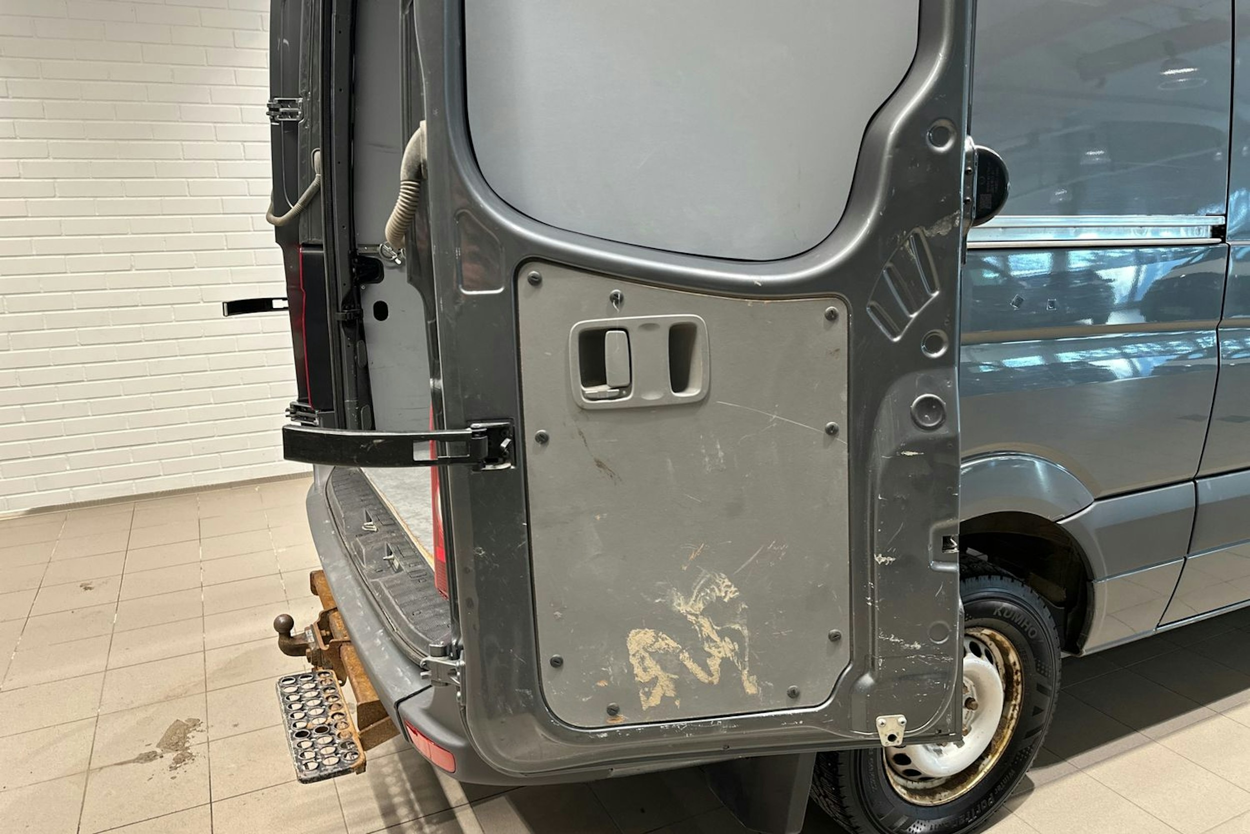 Harmaa Volkswagen CRAFTER 2016 kuva 32.