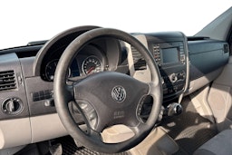 Sininen Volkswagen Crafter 2016 kuva 9.