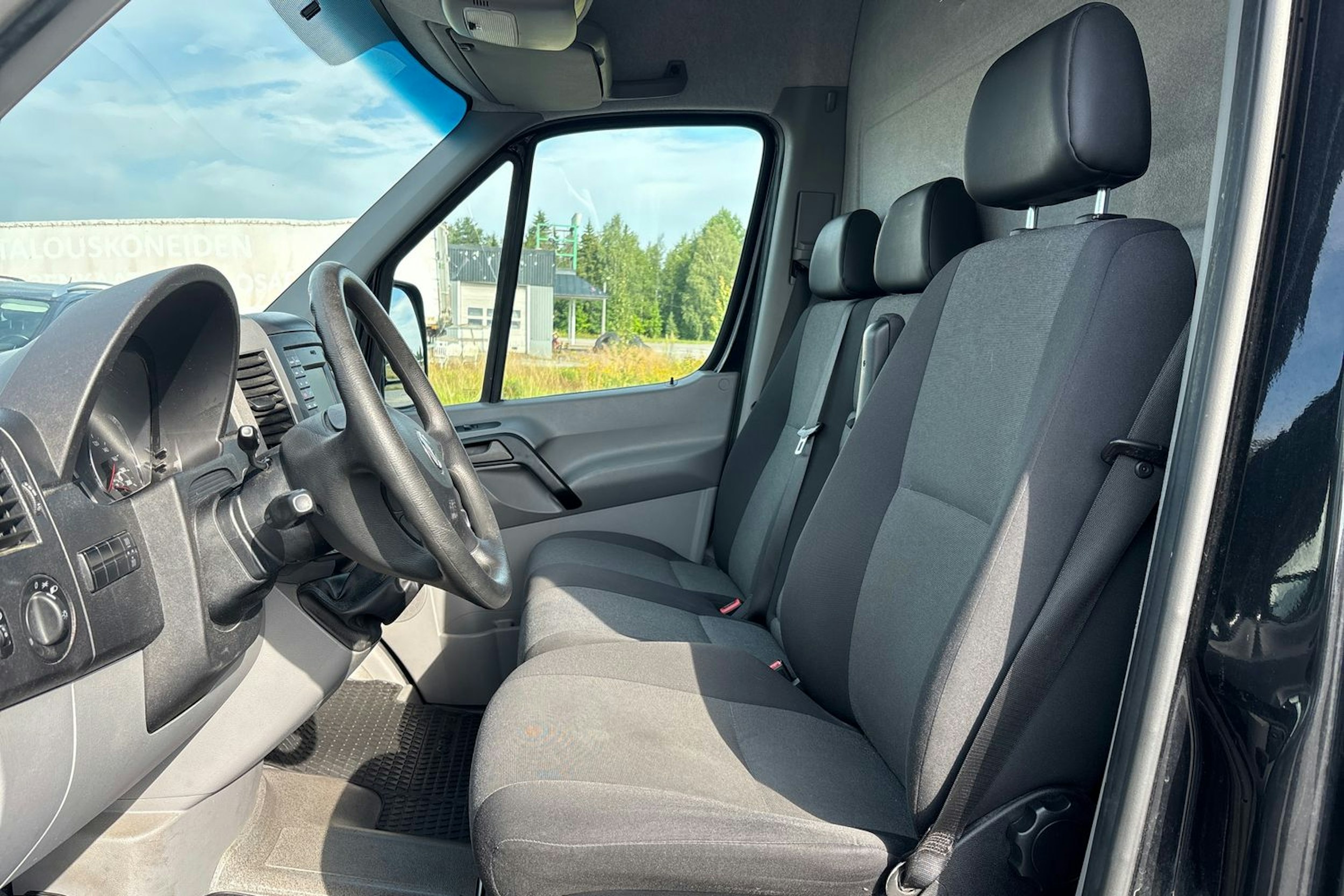 Sininen Volkswagen Crafter 2016 kuva 13.
