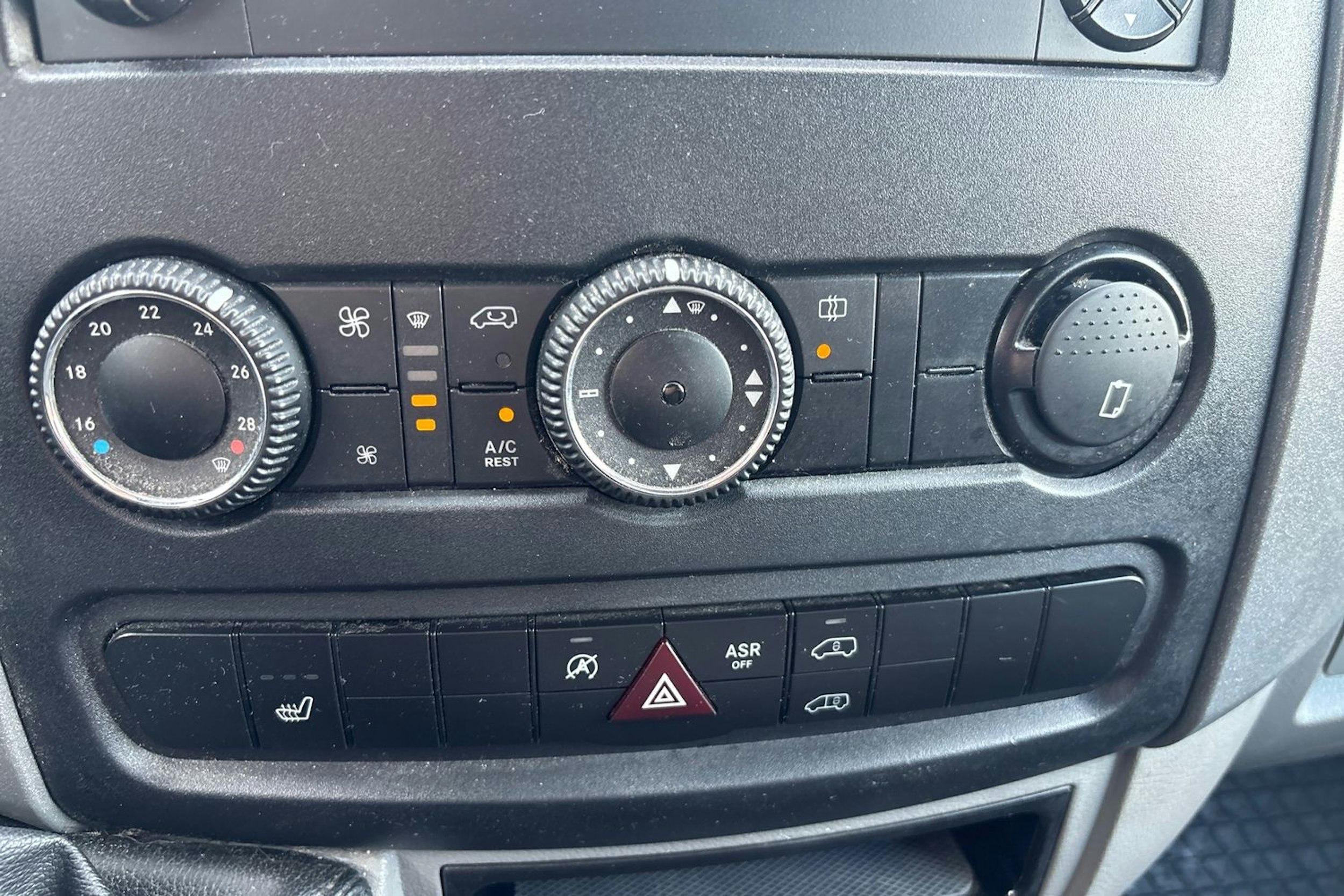 Sininen Volkswagen Crafter 2016 kuva 16.