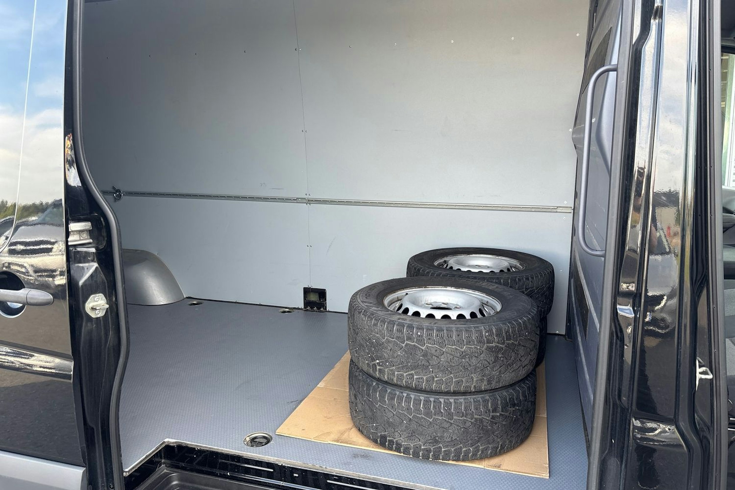 Sininen Volkswagen Crafter 2016 kuva 20.