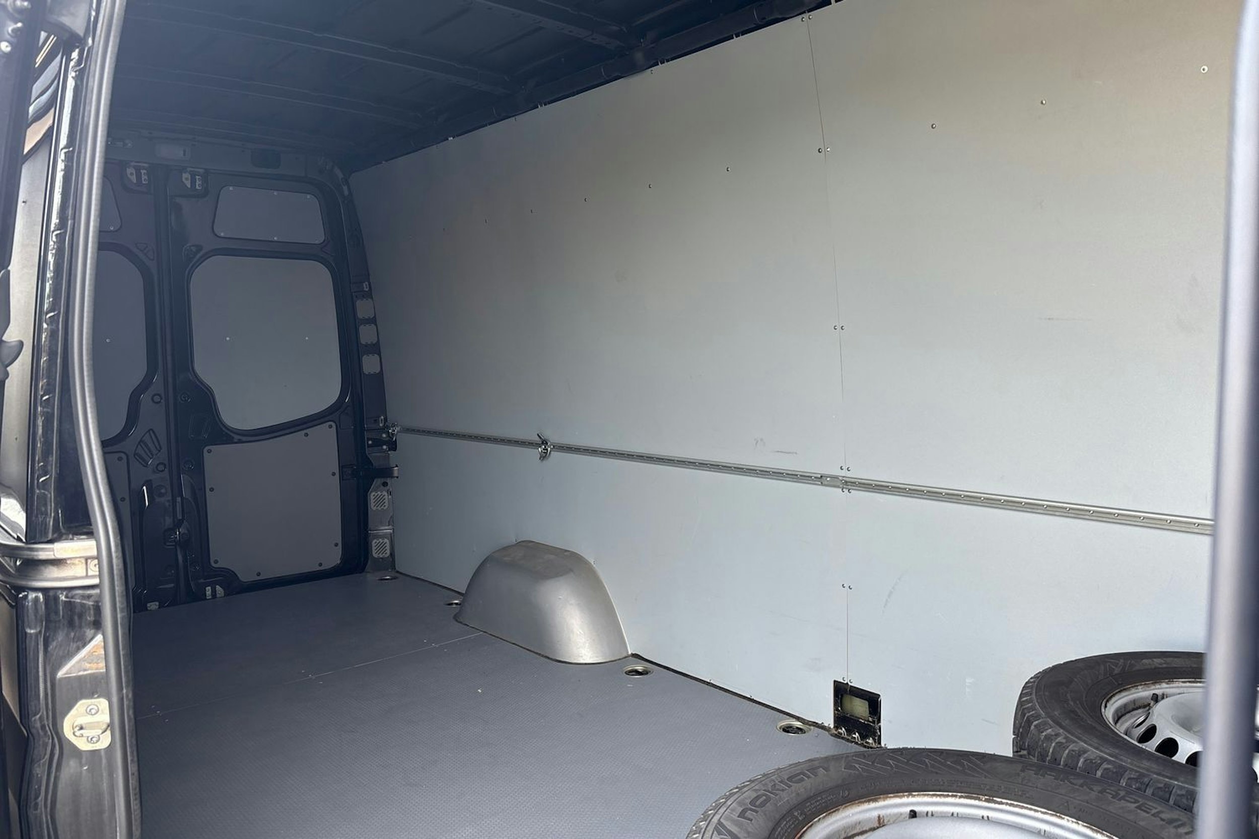 Sininen Volkswagen Crafter 2016 kuva 21.