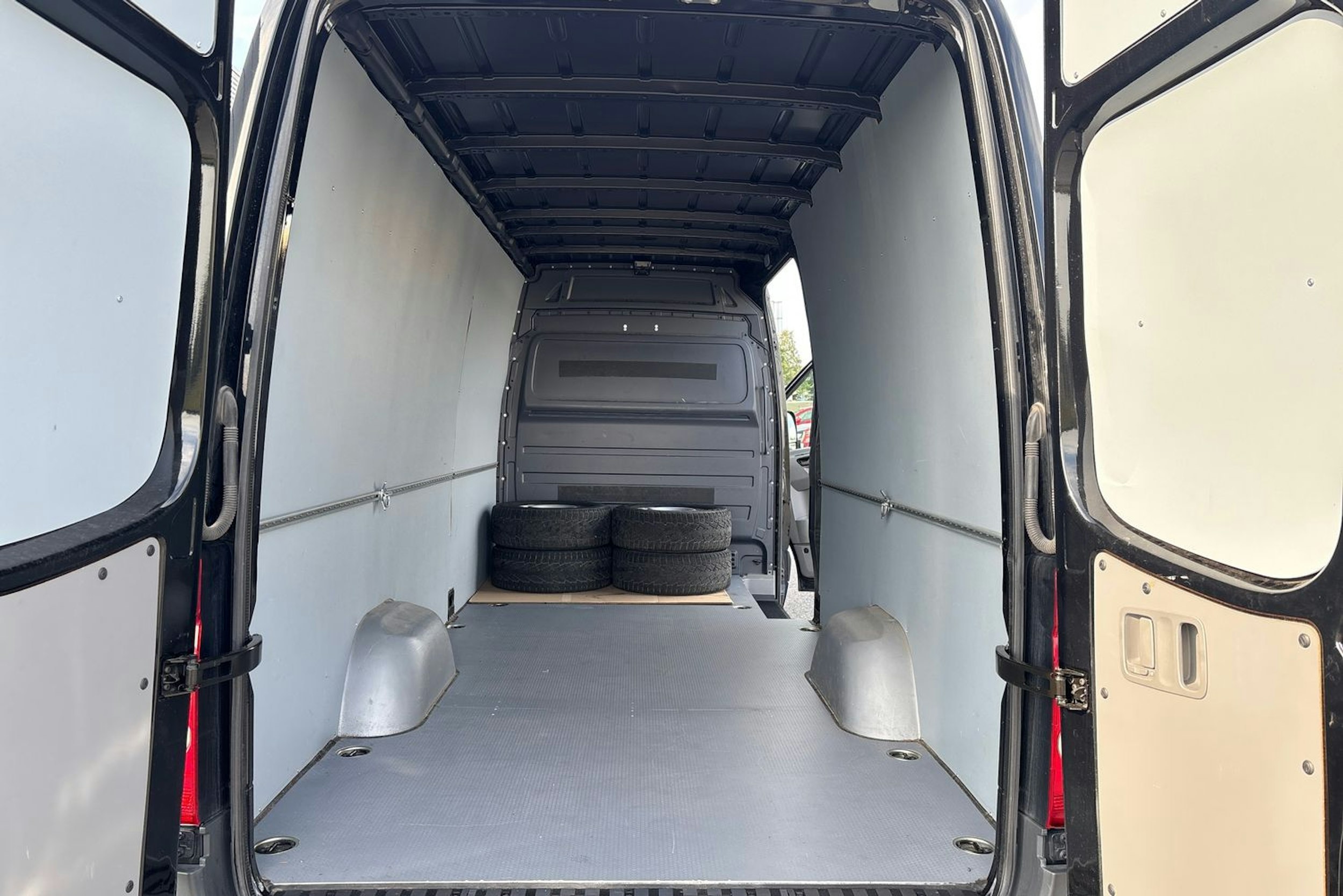 Sininen Volkswagen Crafter 2016 kuva 22.