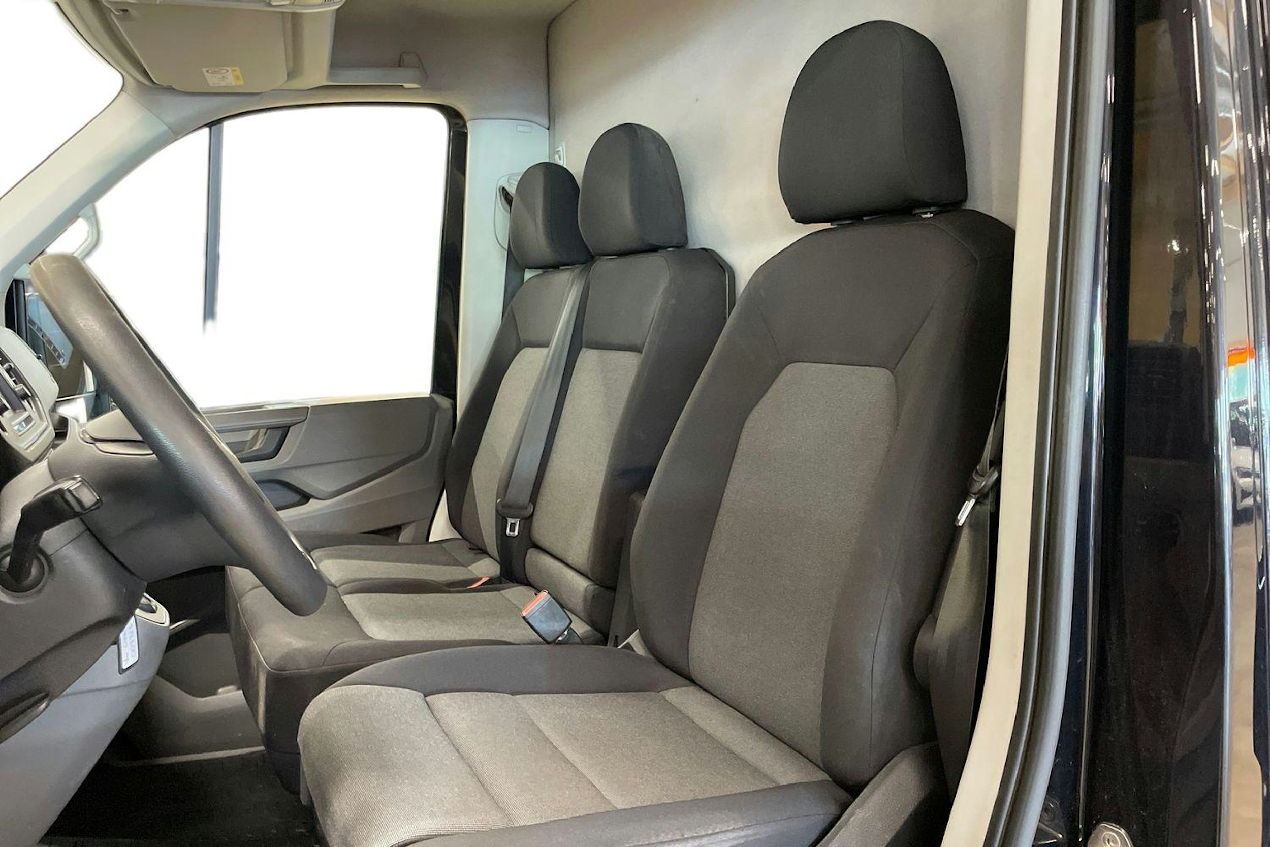 musta Volkswagen Crafter 2017 kuva 10.