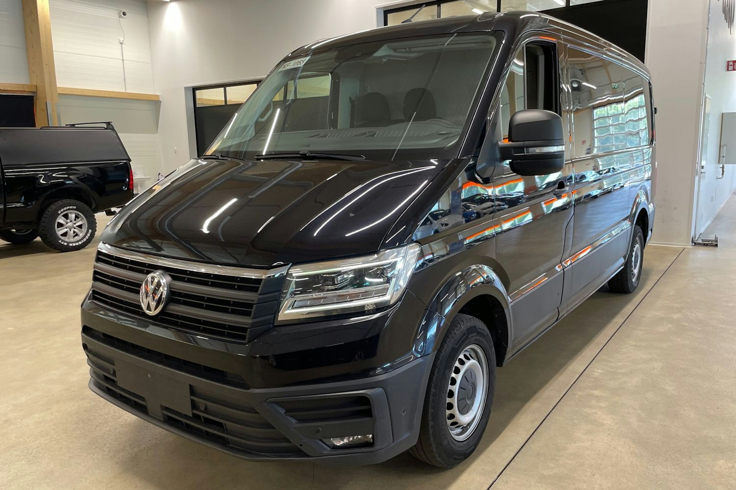 musta Volkswagen Crafter 2017 kuva 13.