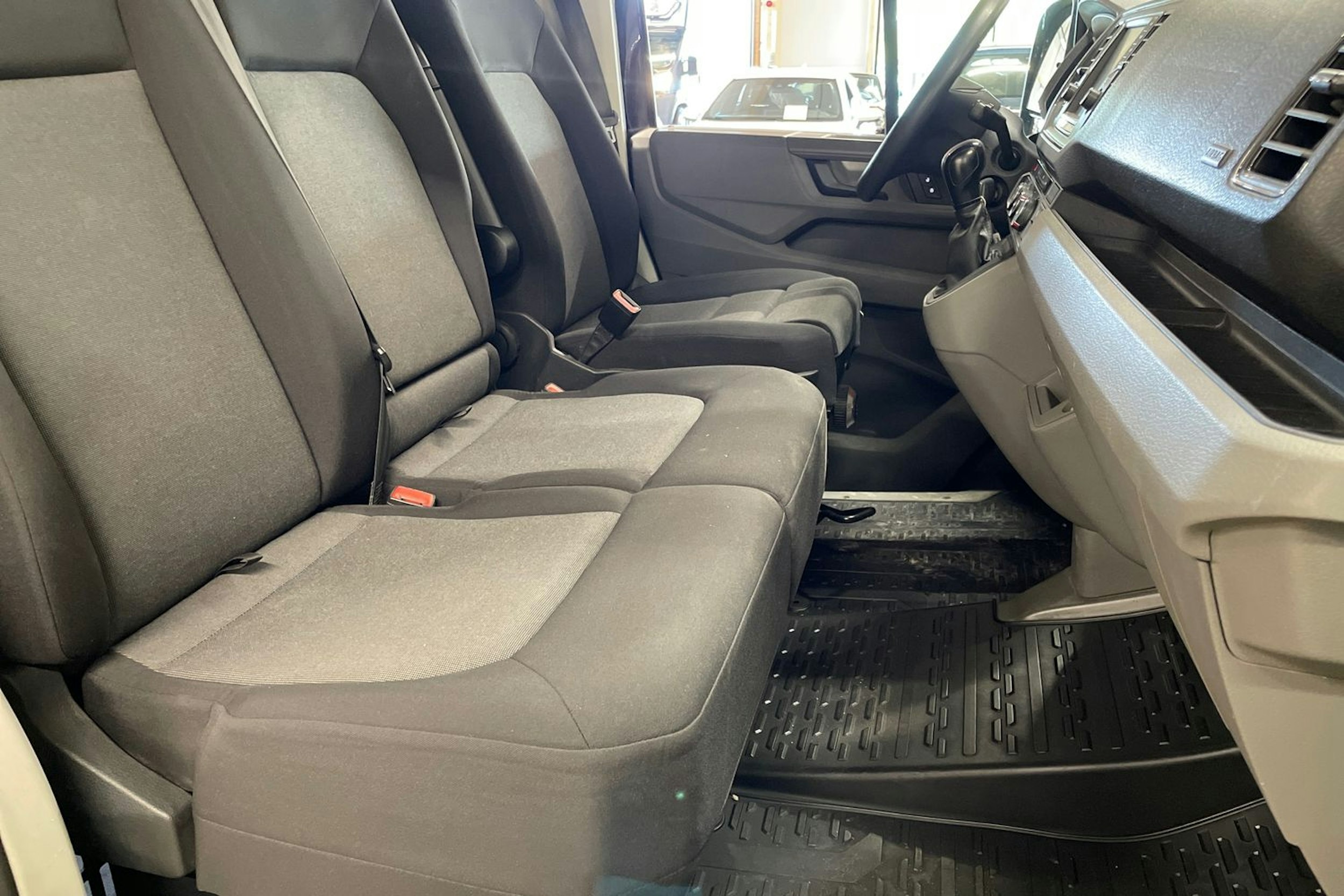 musta Volkswagen Crafter 2017 kuva 16.