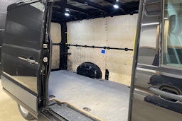 musta Volkswagen Crafter 2017 kuva 17.