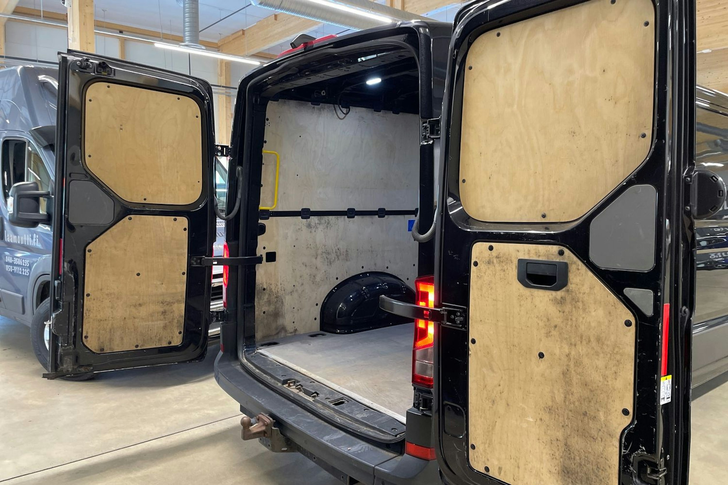 musta Volkswagen Crafter 2017 kuva 19.