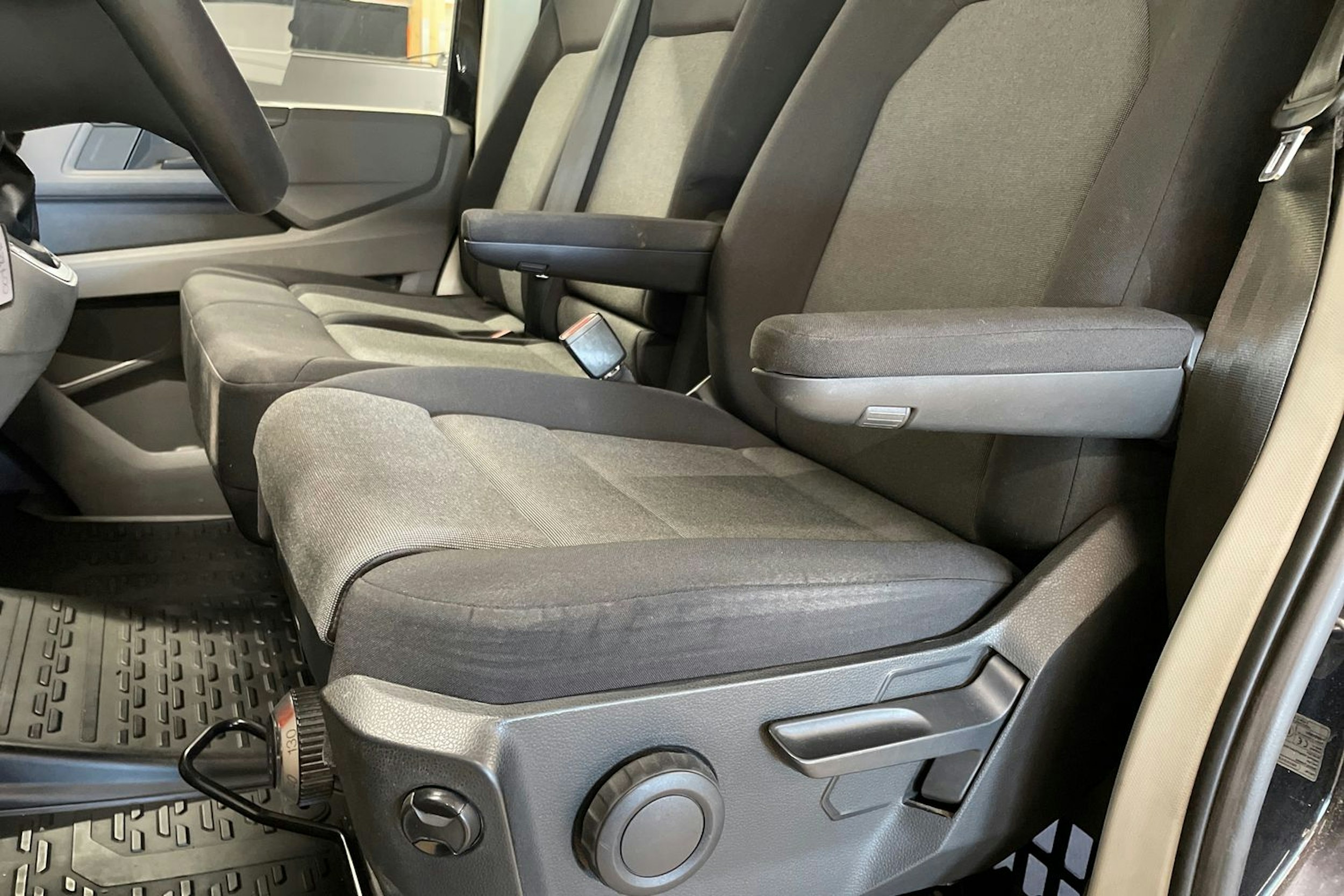 musta Volkswagen Crafter 2017 kuva 22.