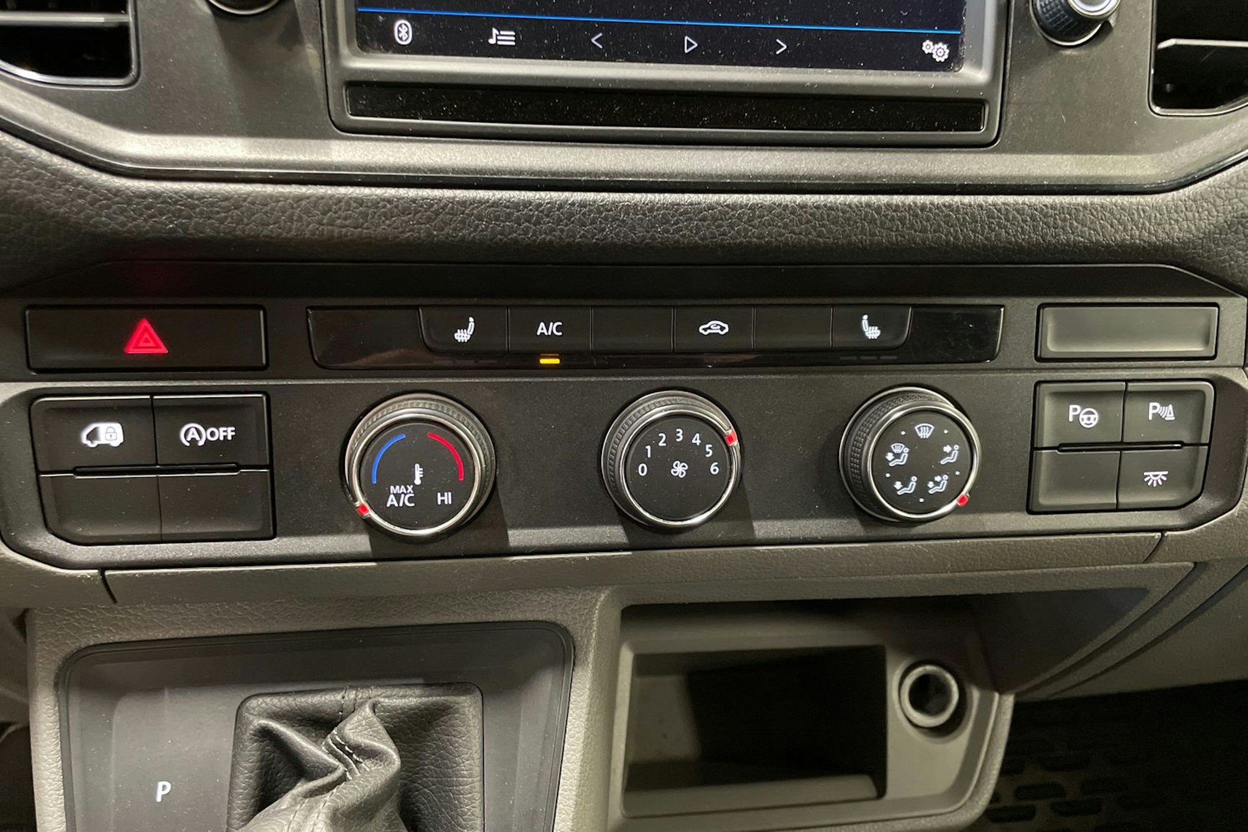 musta Volkswagen Crafter 2017 kuva 25.