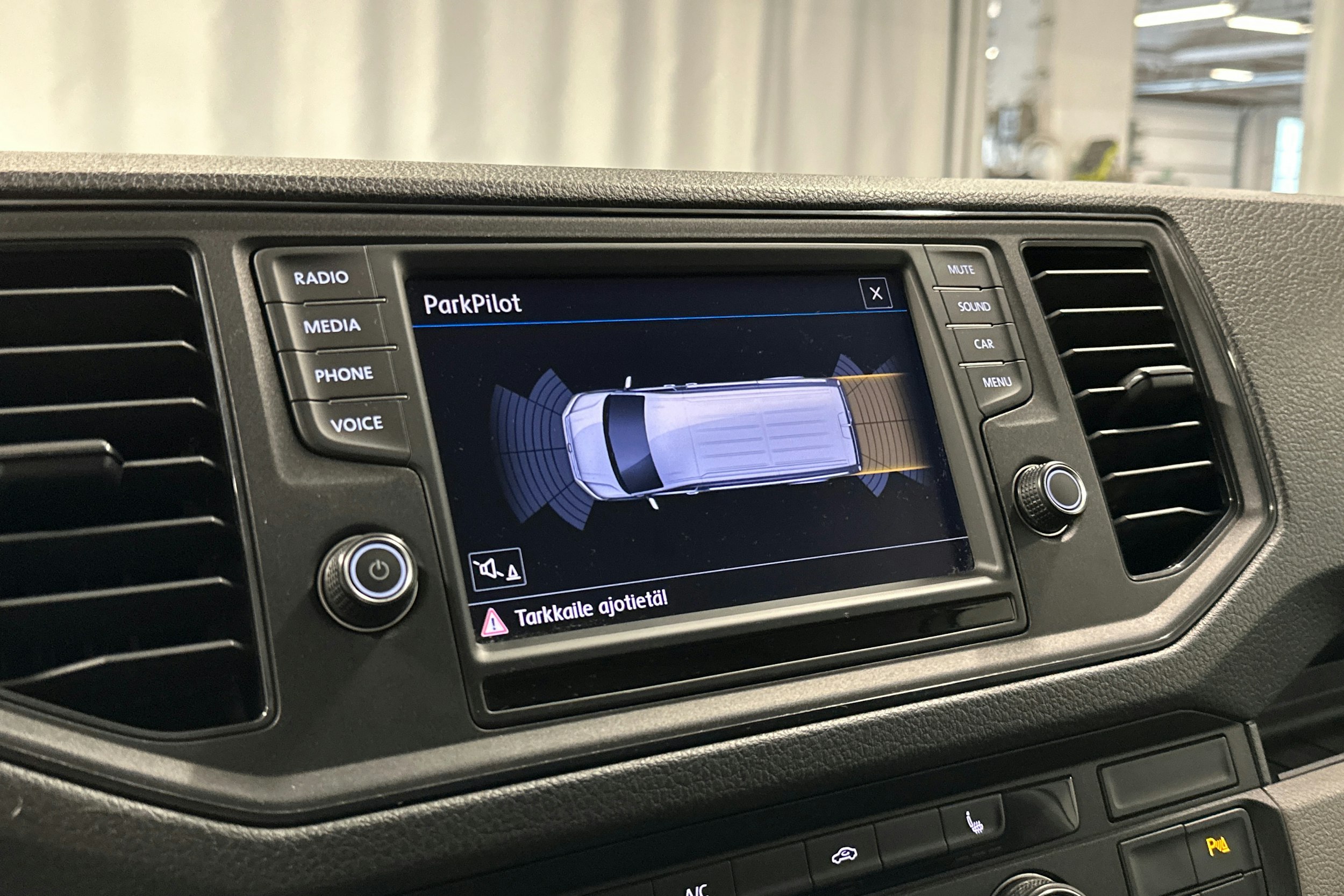 valkoinen Volkswagen Crafter 2017 kuva 12.